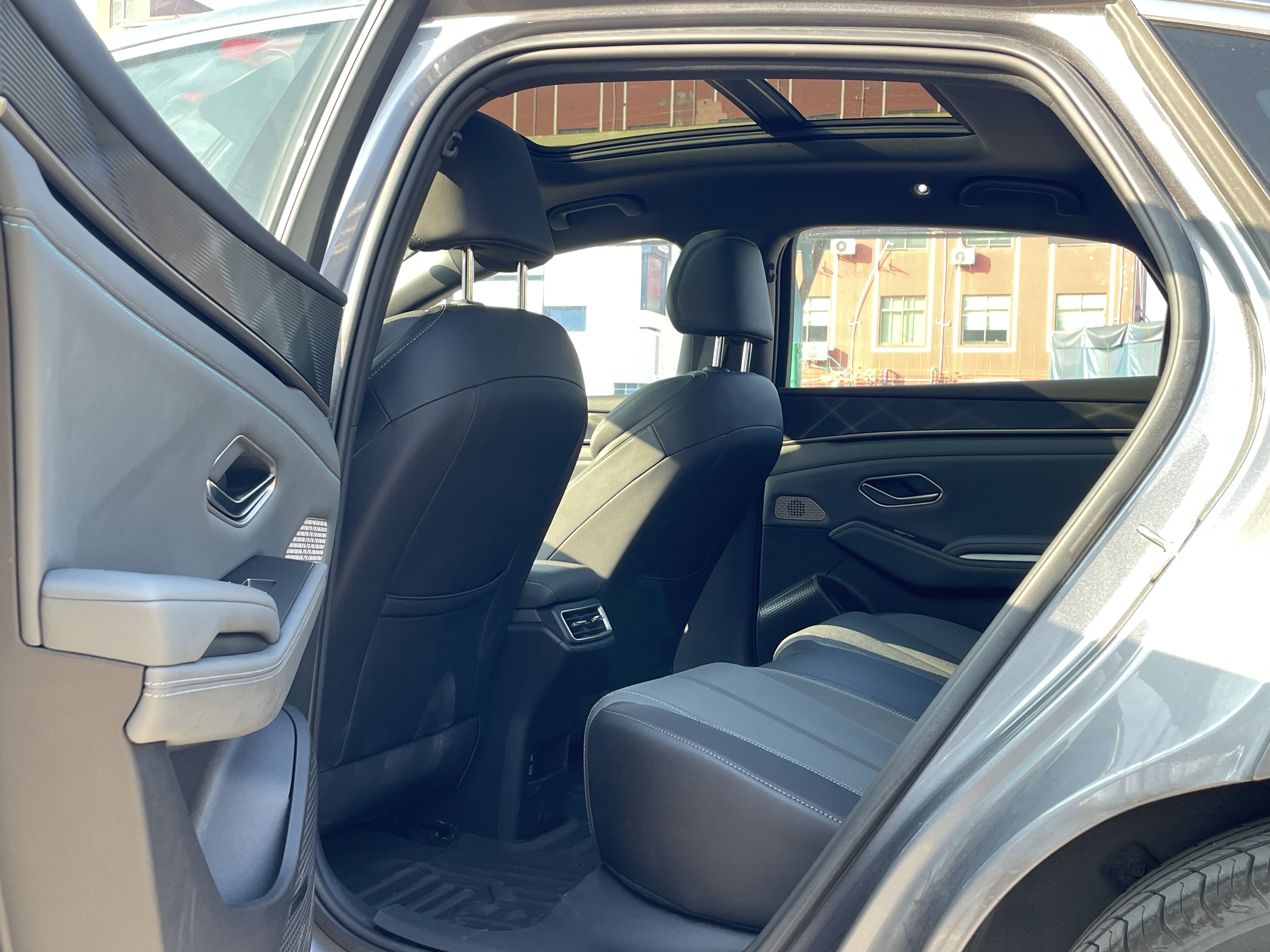 BYD Qin L 2025 immagine di auto #13