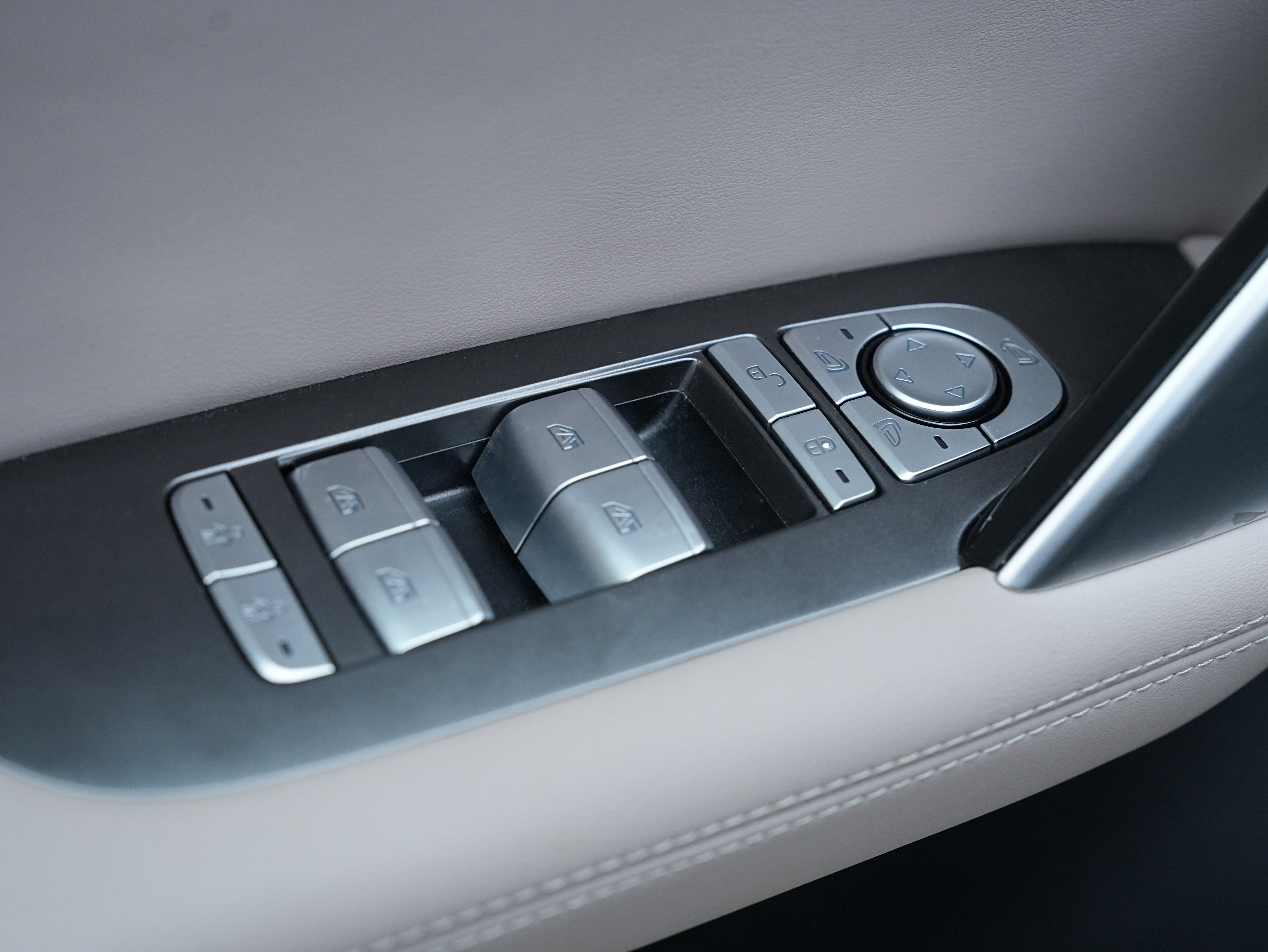 BYD Tang New Energy 2025 car image #13