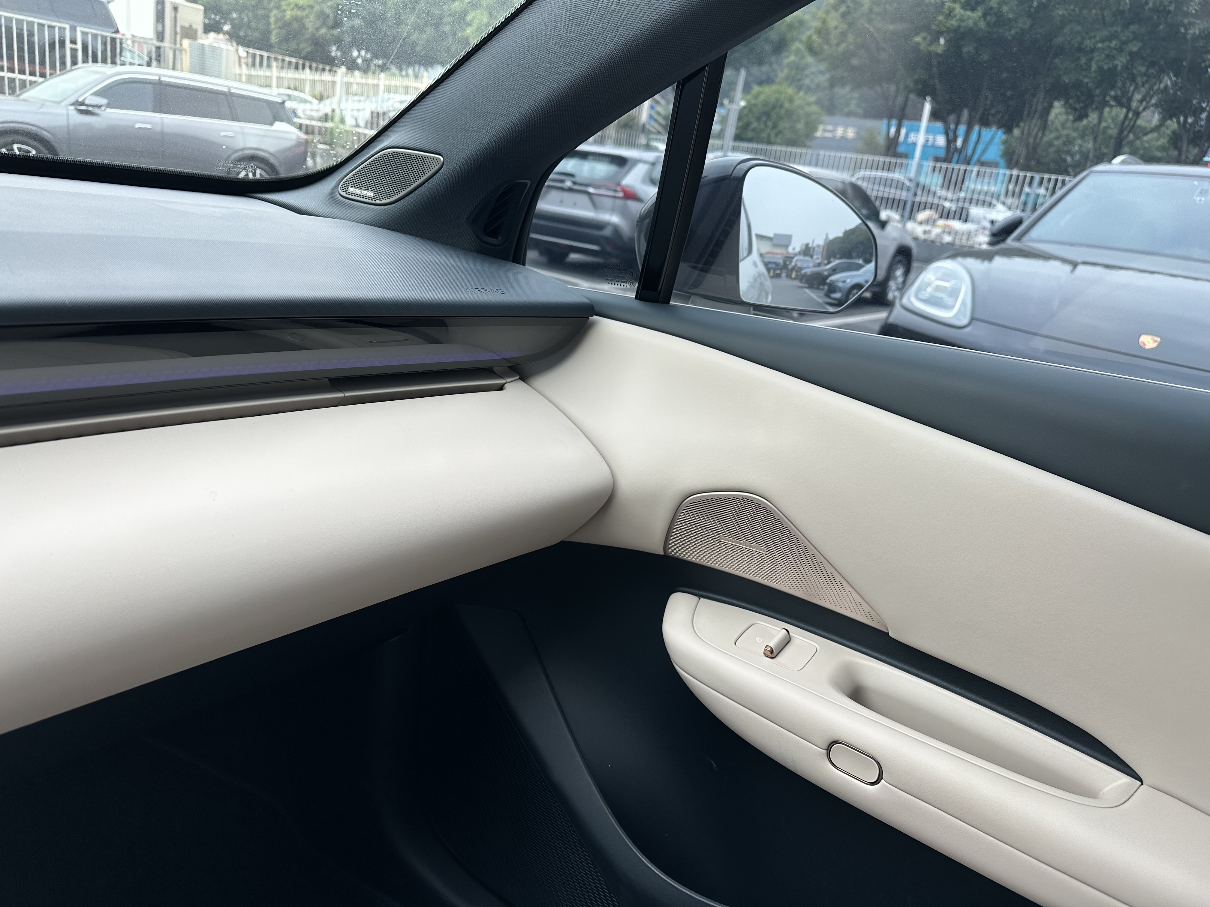 Lynk & Co Z20 2025 car image #13