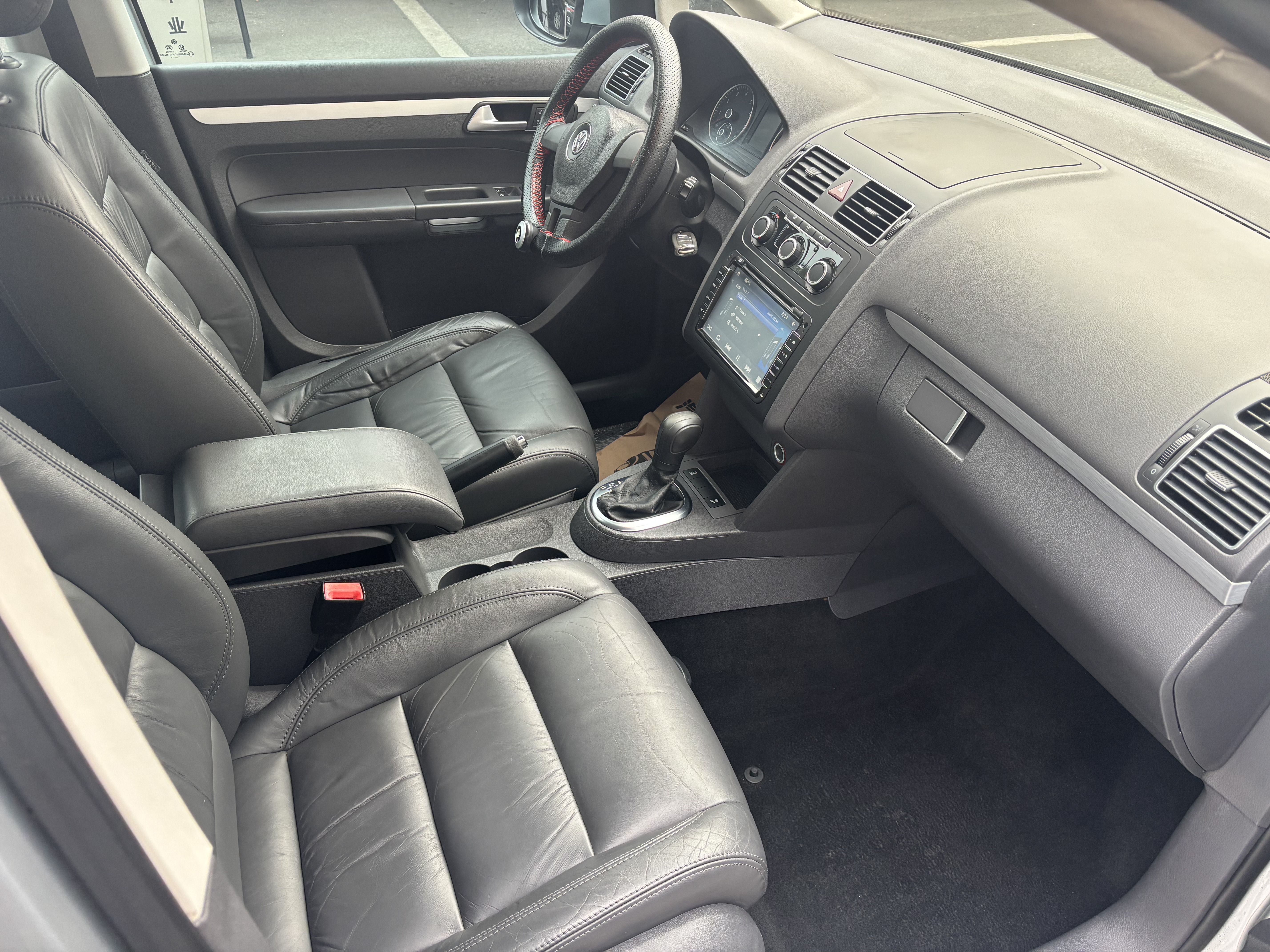 Volkswagen Touran 2015 car image #13