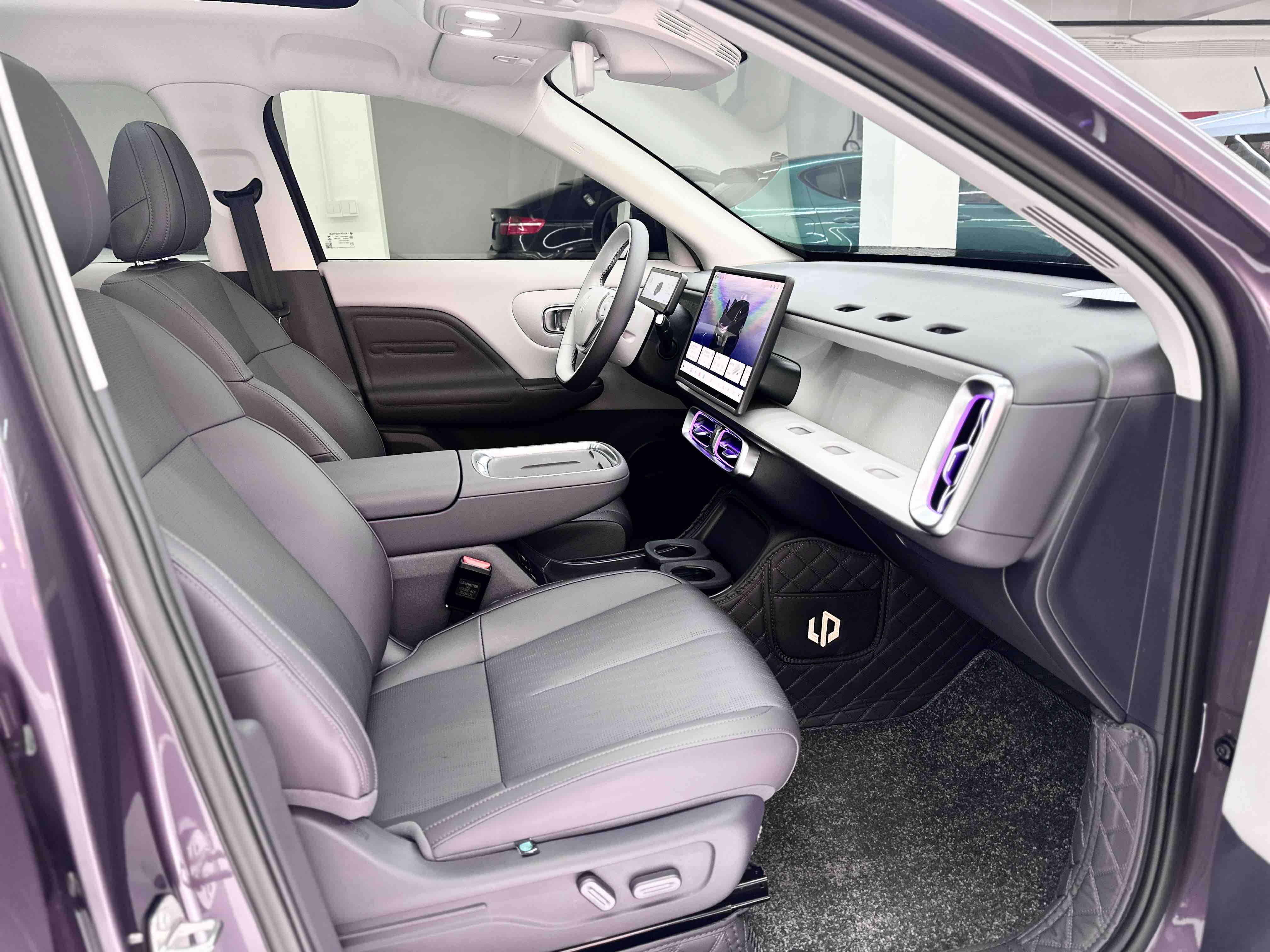 零跑汽车 零跑B10 2025 汽车图片 #13