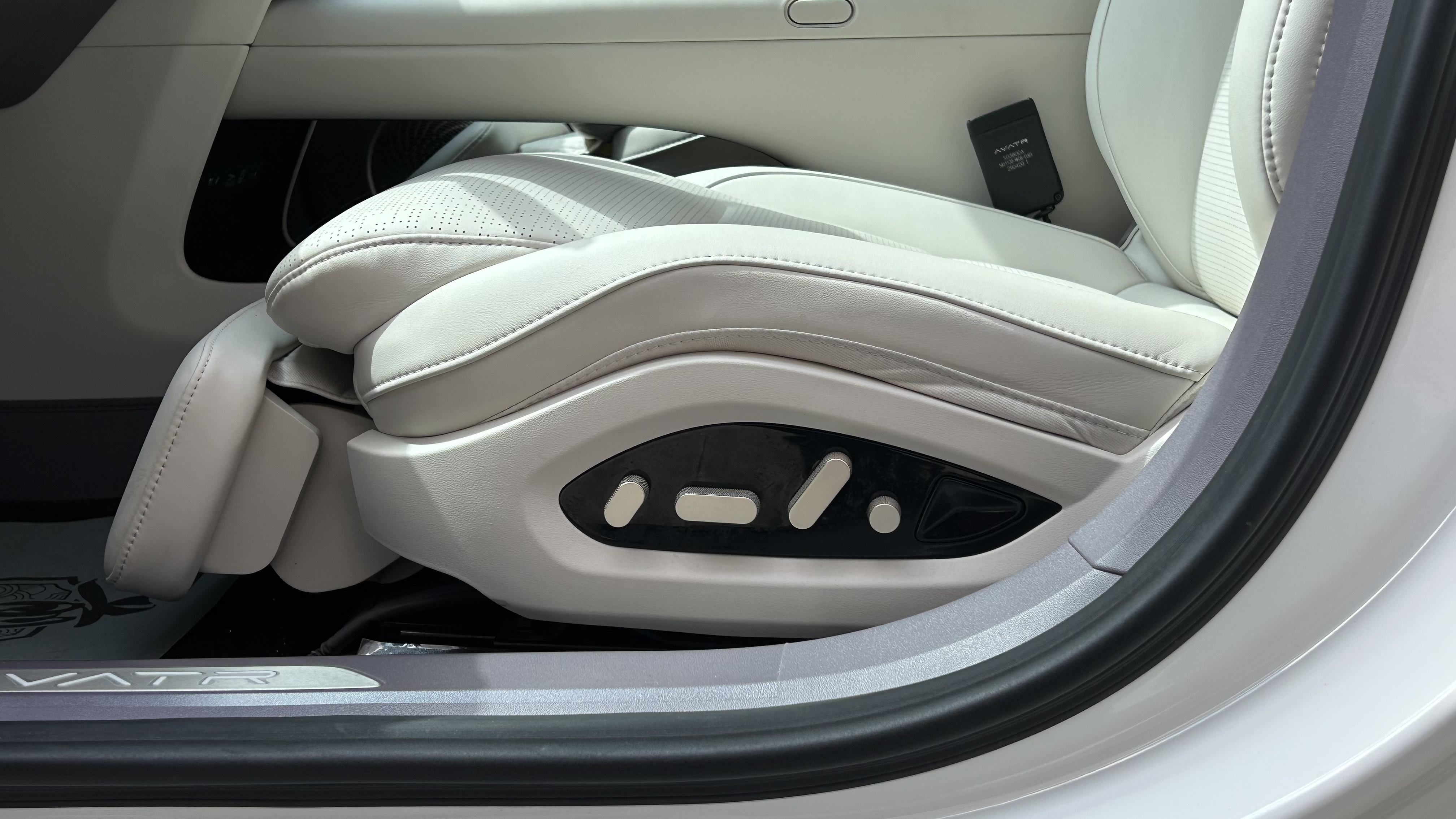 Avatr 06 2025 imagen de coche #13