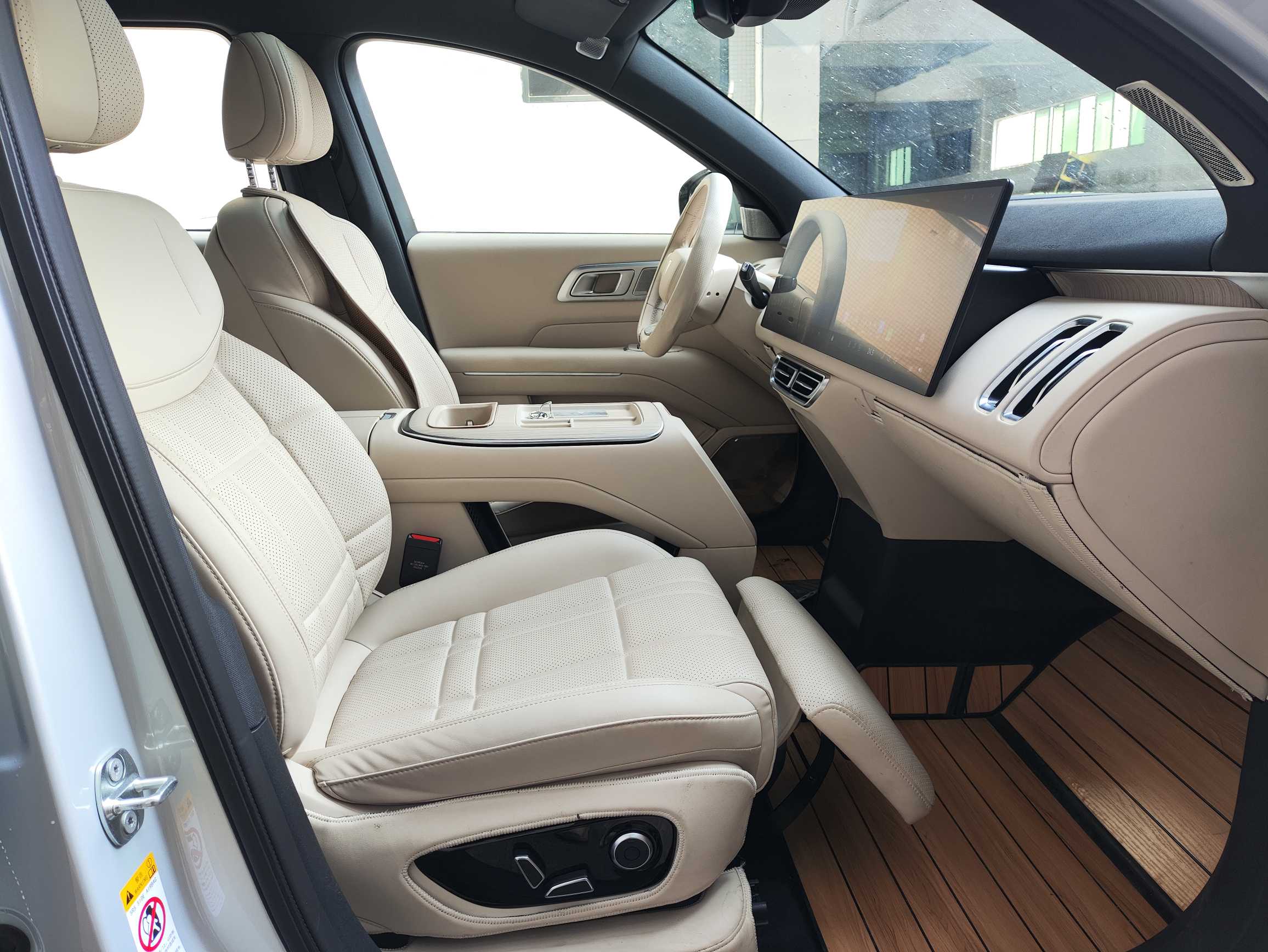 Deepal S09 2025 car image #13