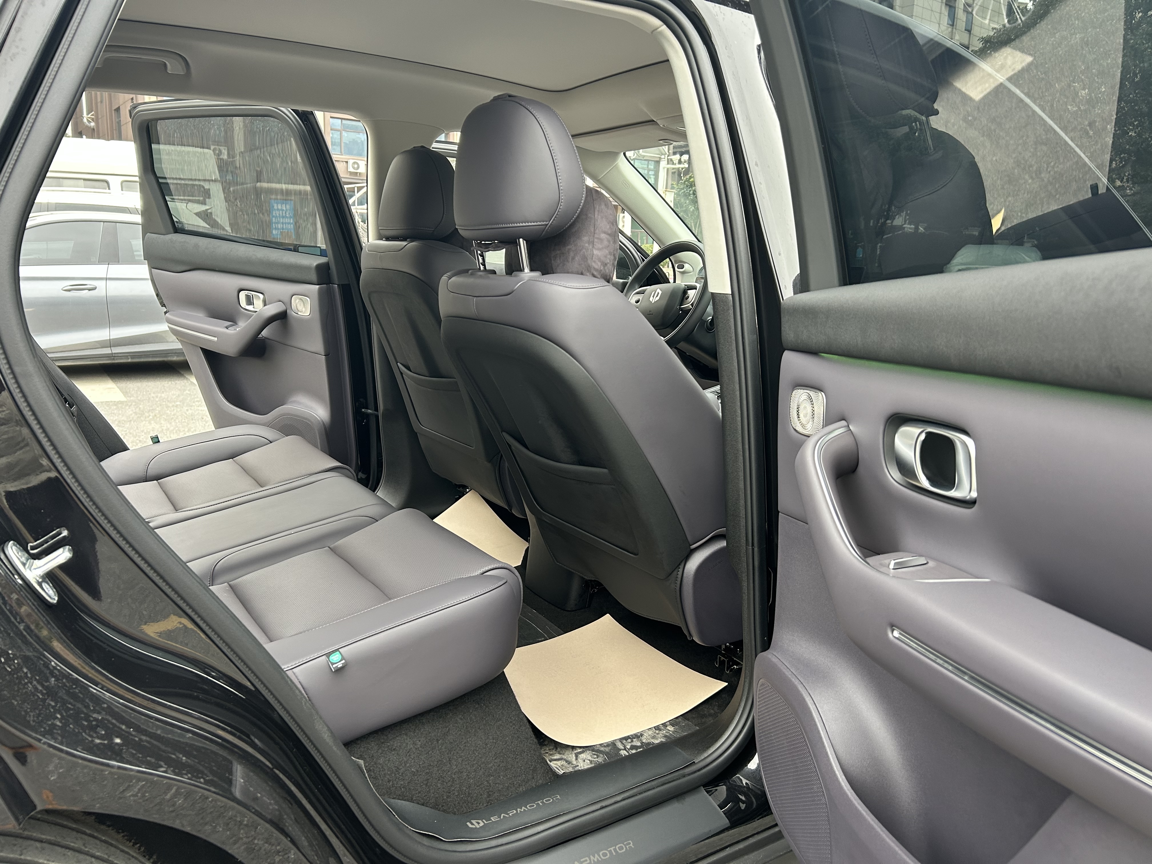 零跑汽车 零跑C10 2025 汽车图片 #13