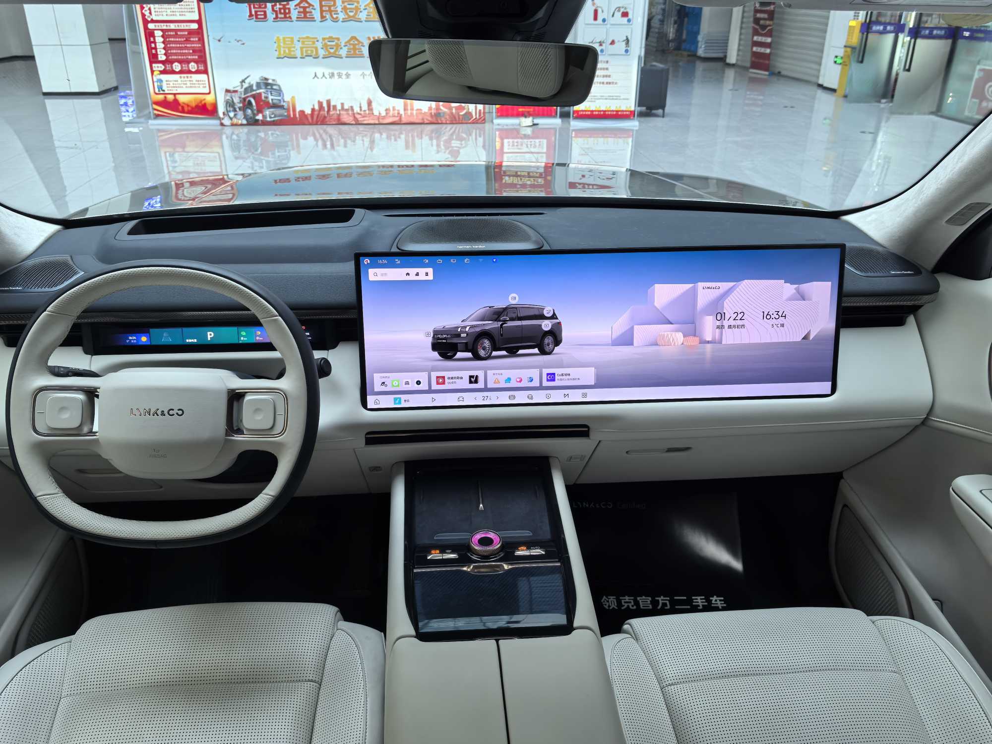 Lynk & Co 900 2025 car image #13