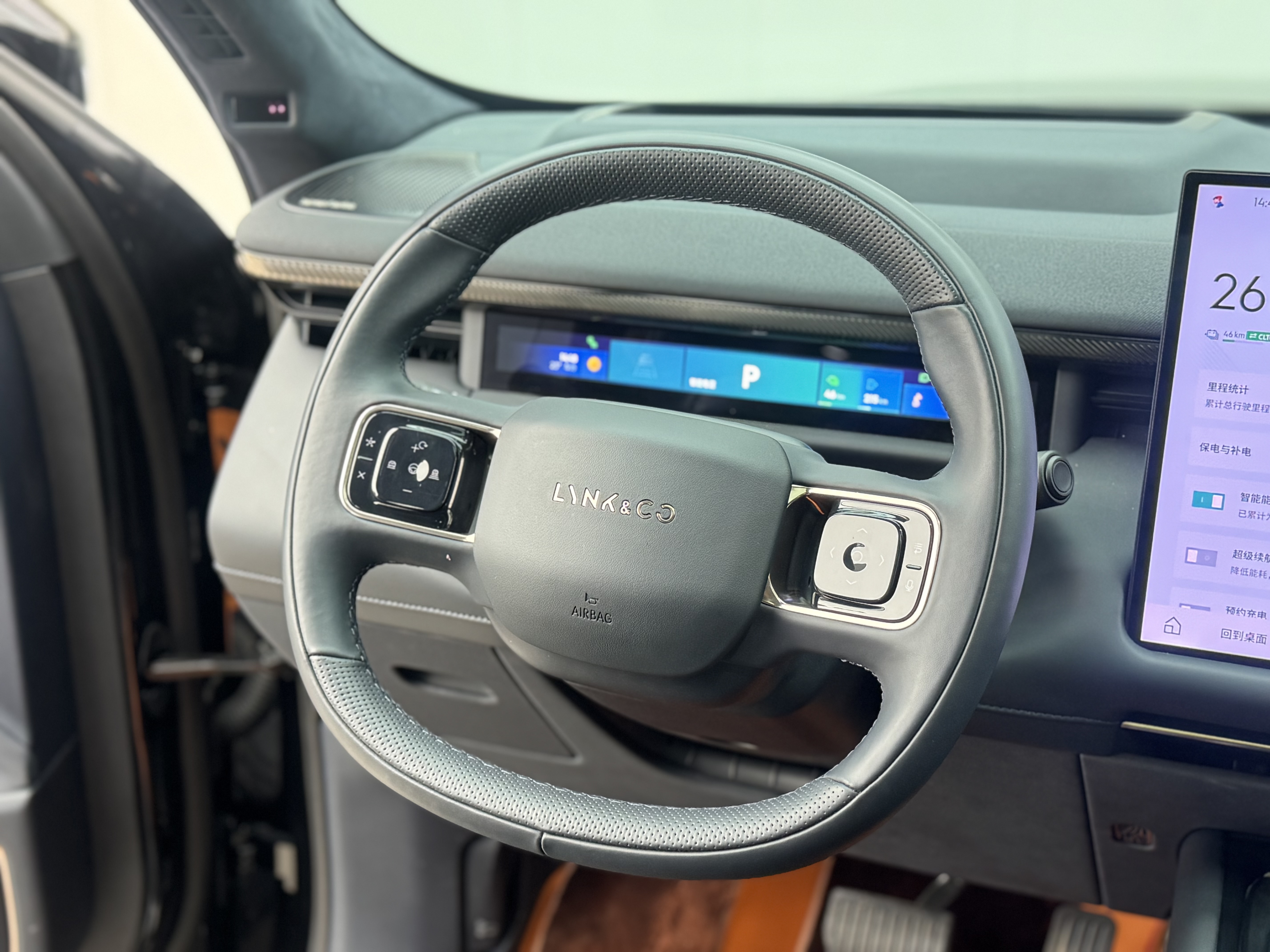 Lynk & Co 900 2025 car image #13