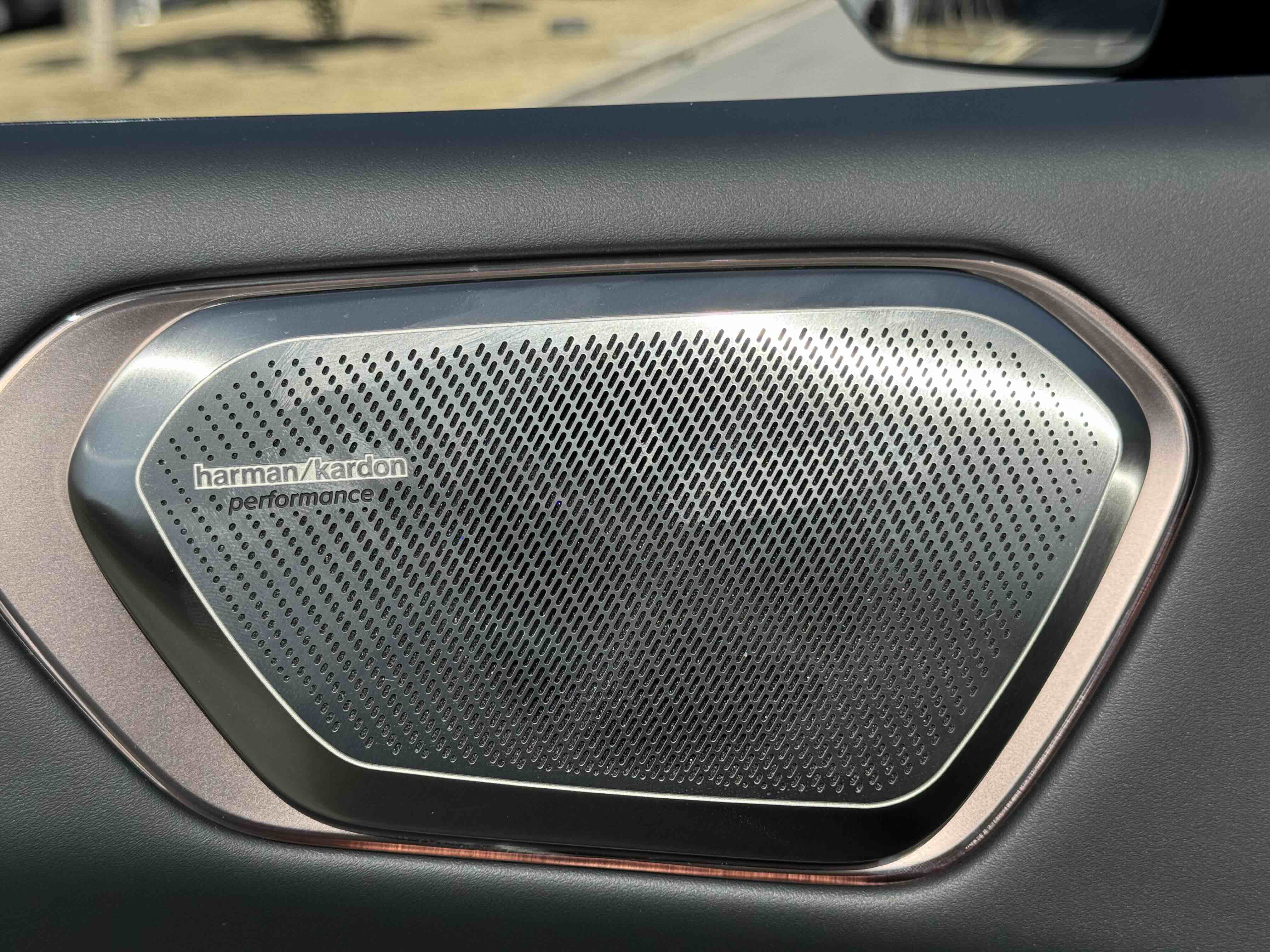Lynk & Co 900 2025 car image #13