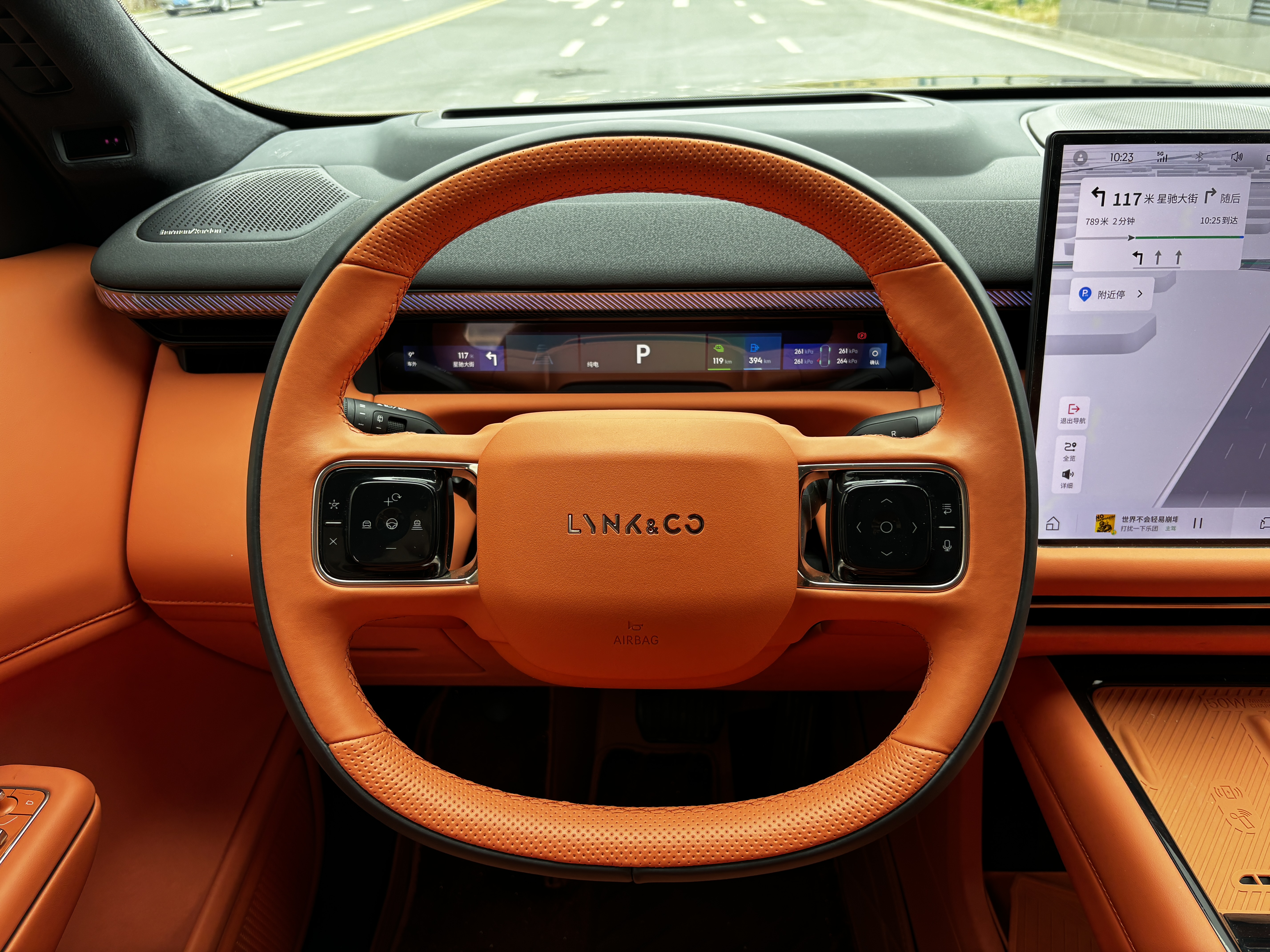 Lynk & Co 900 2025 car image #13