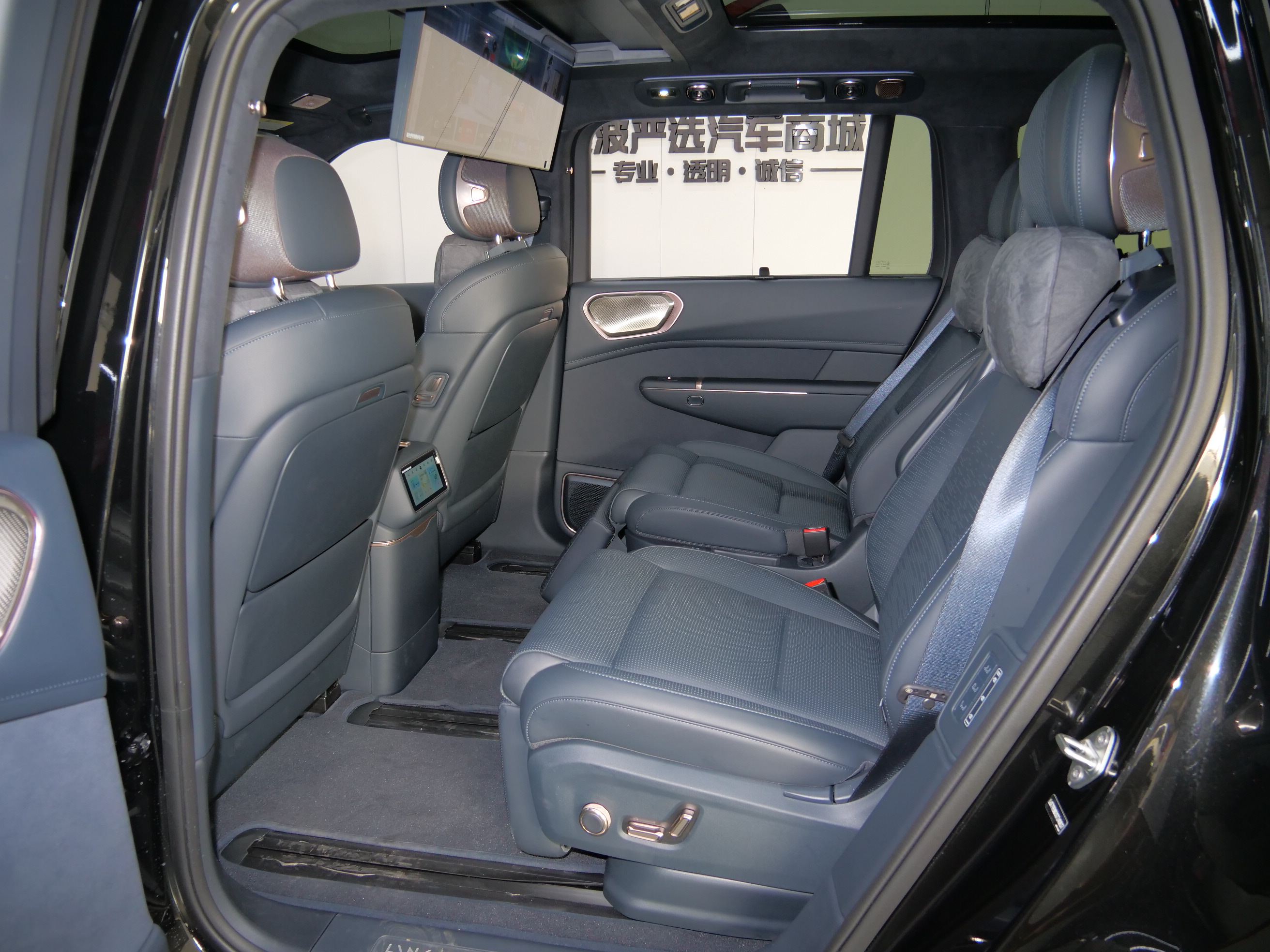 Lynk & Co 900 2025 car image #13