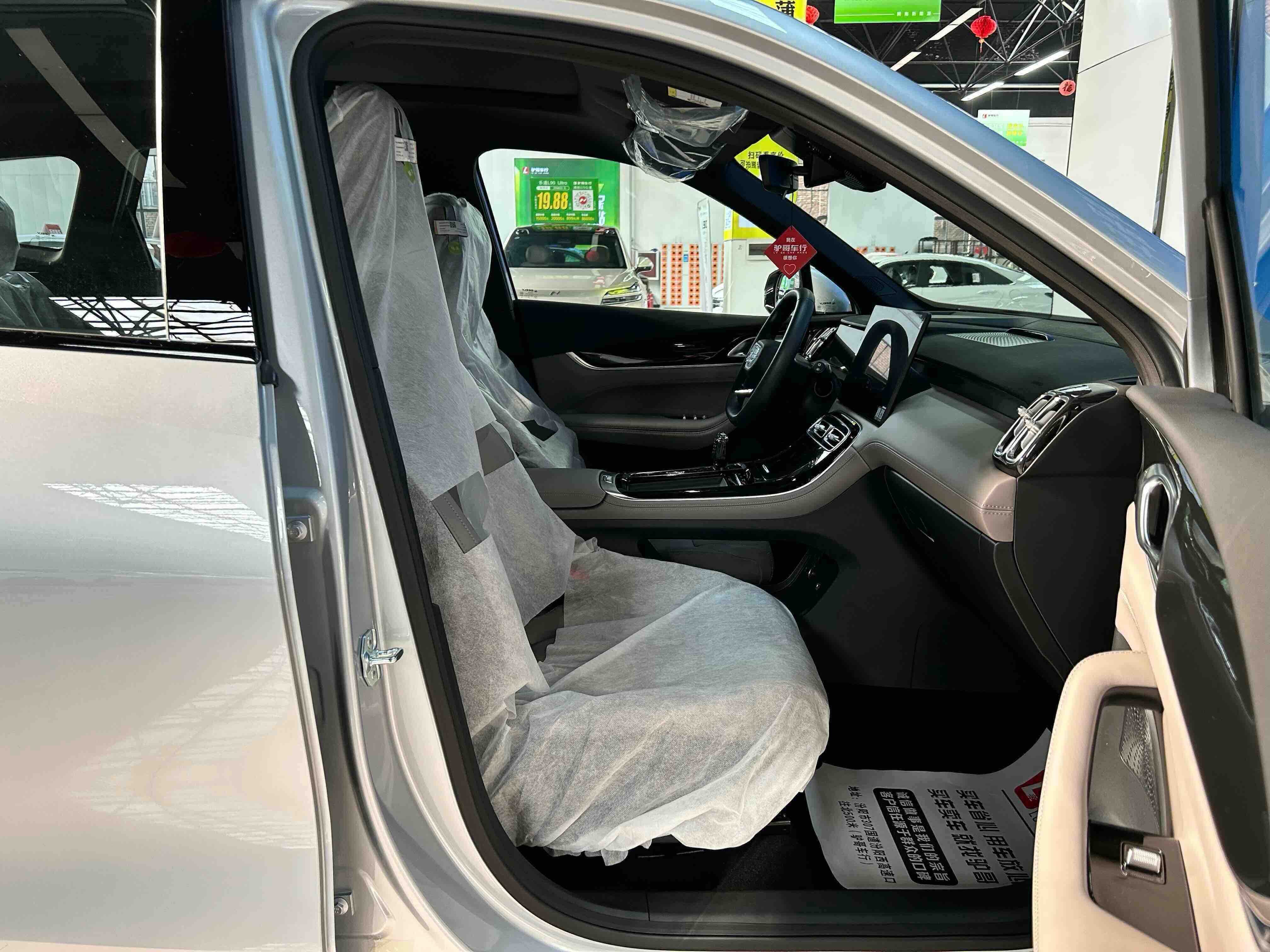 GEELY Boyue L 2026 car image #13