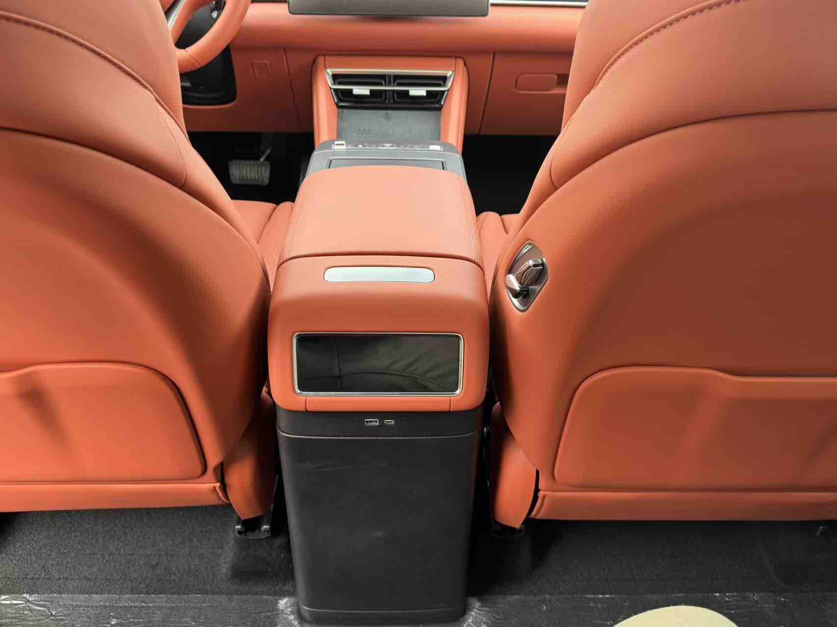 BYD Tang L 2025 immagine di auto #13