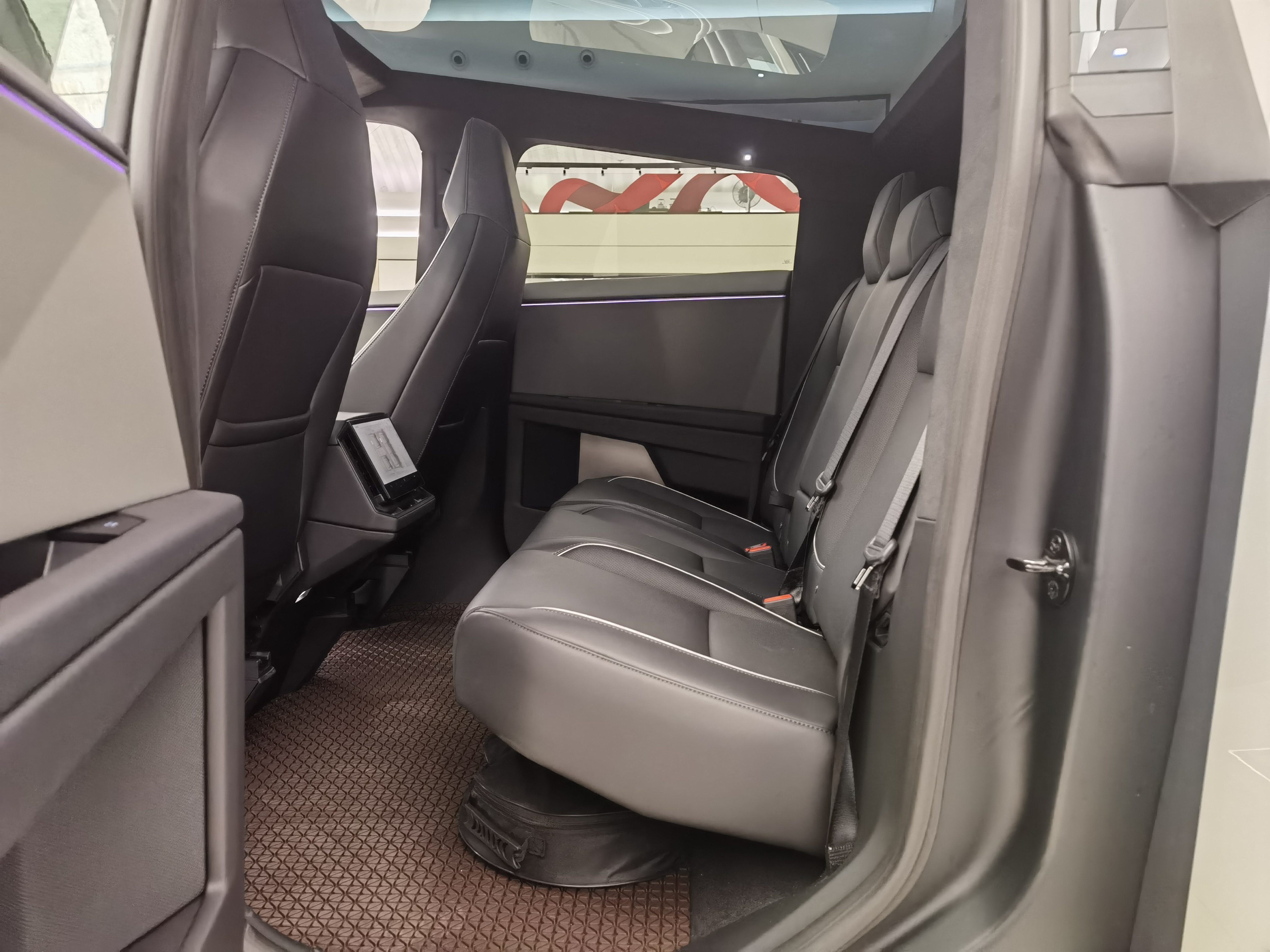 特斯拉 赛博越野旅行车 2025 汽车图片 #13