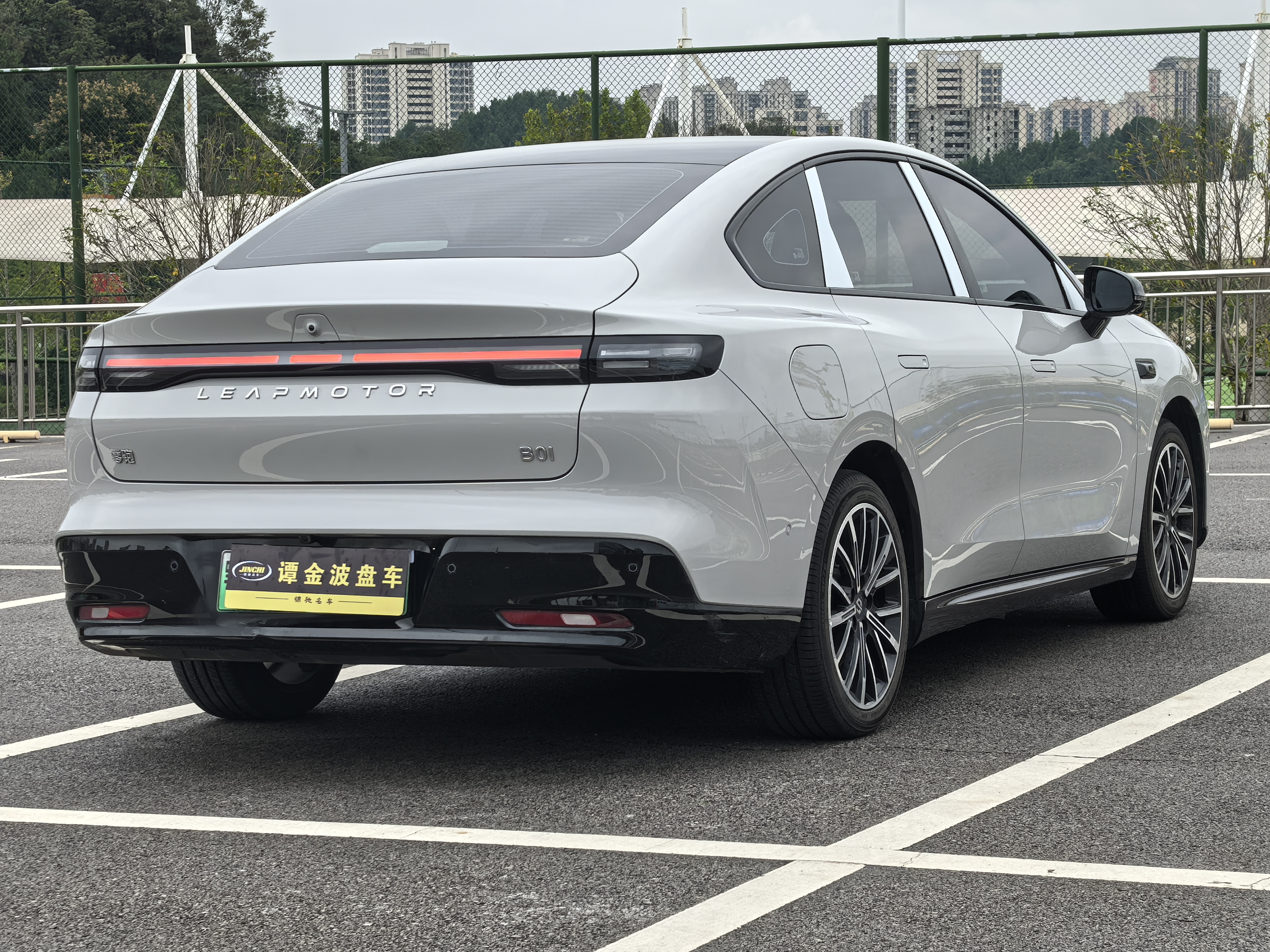 零跑汽车 零跑B01 2025 汽车图片 #13