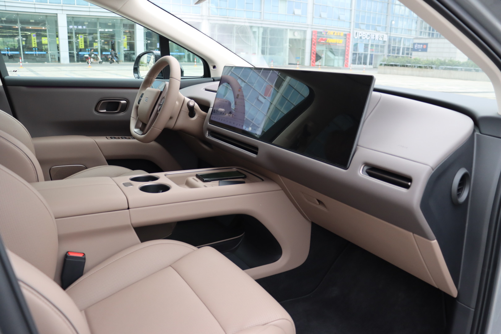 Li i8 2025 image de voiture #13