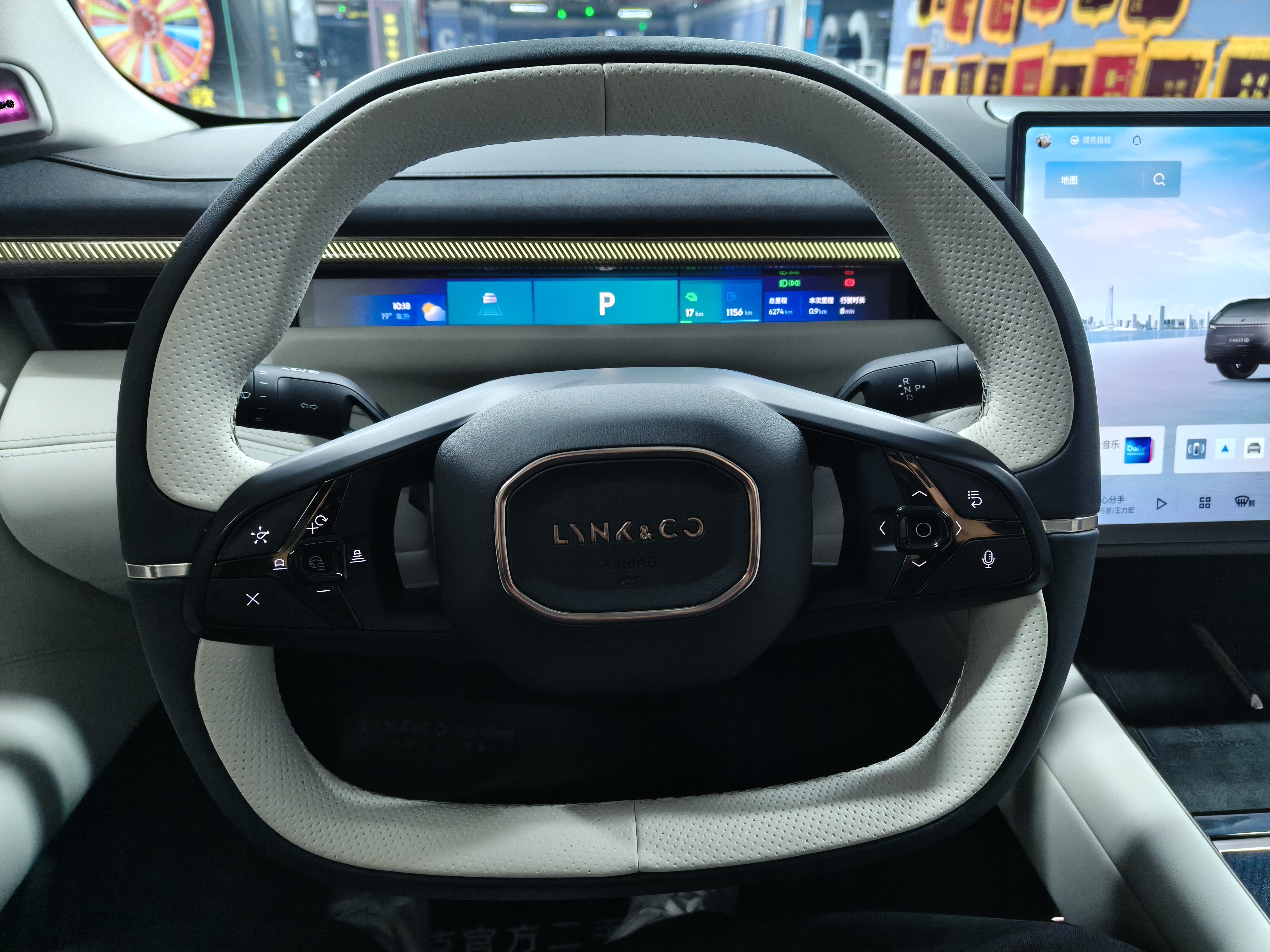 Lynk & Co 10 EM-P 2025 car image #13