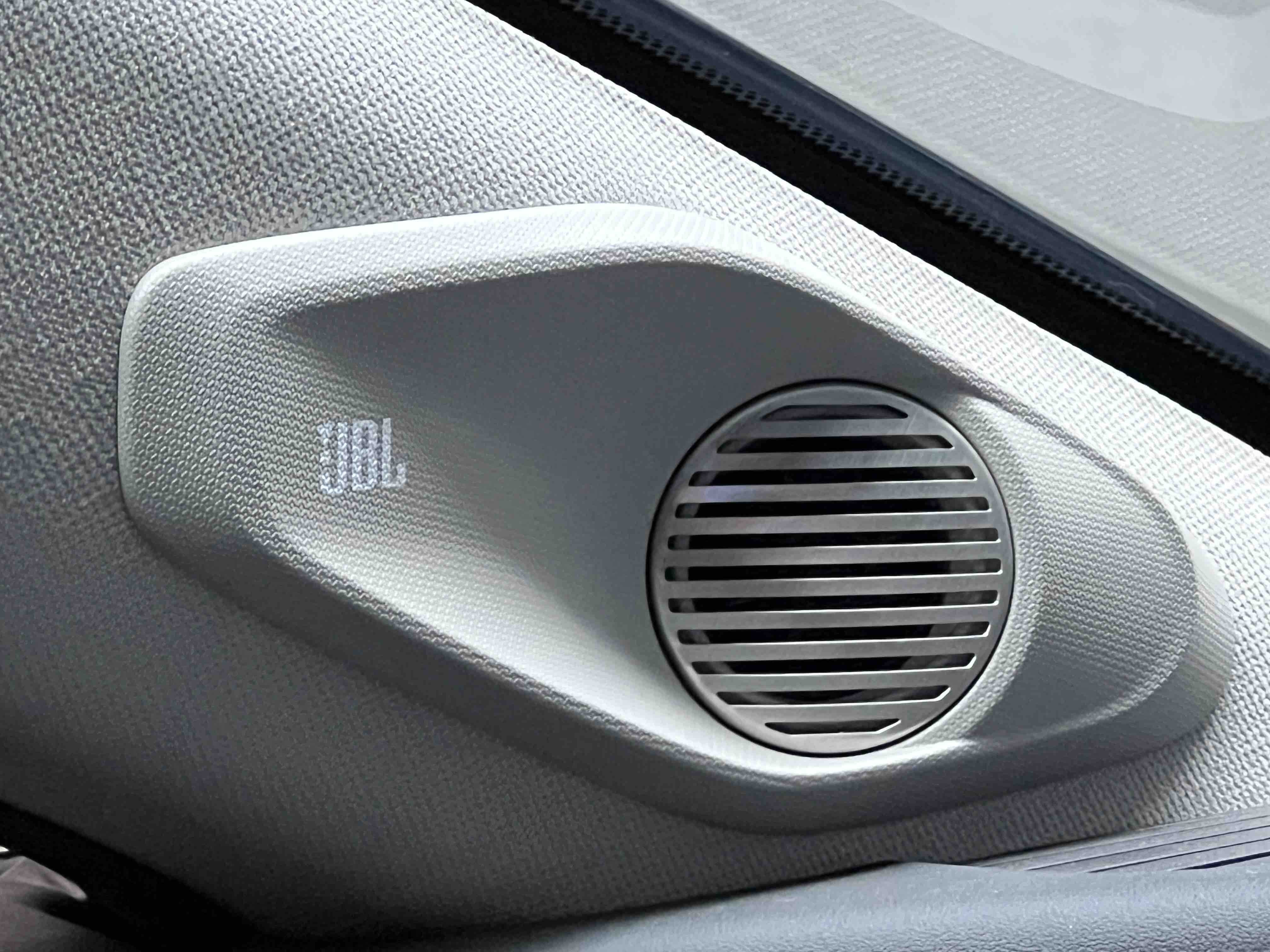 Toyota bZ5 2025 immagine di auto #13