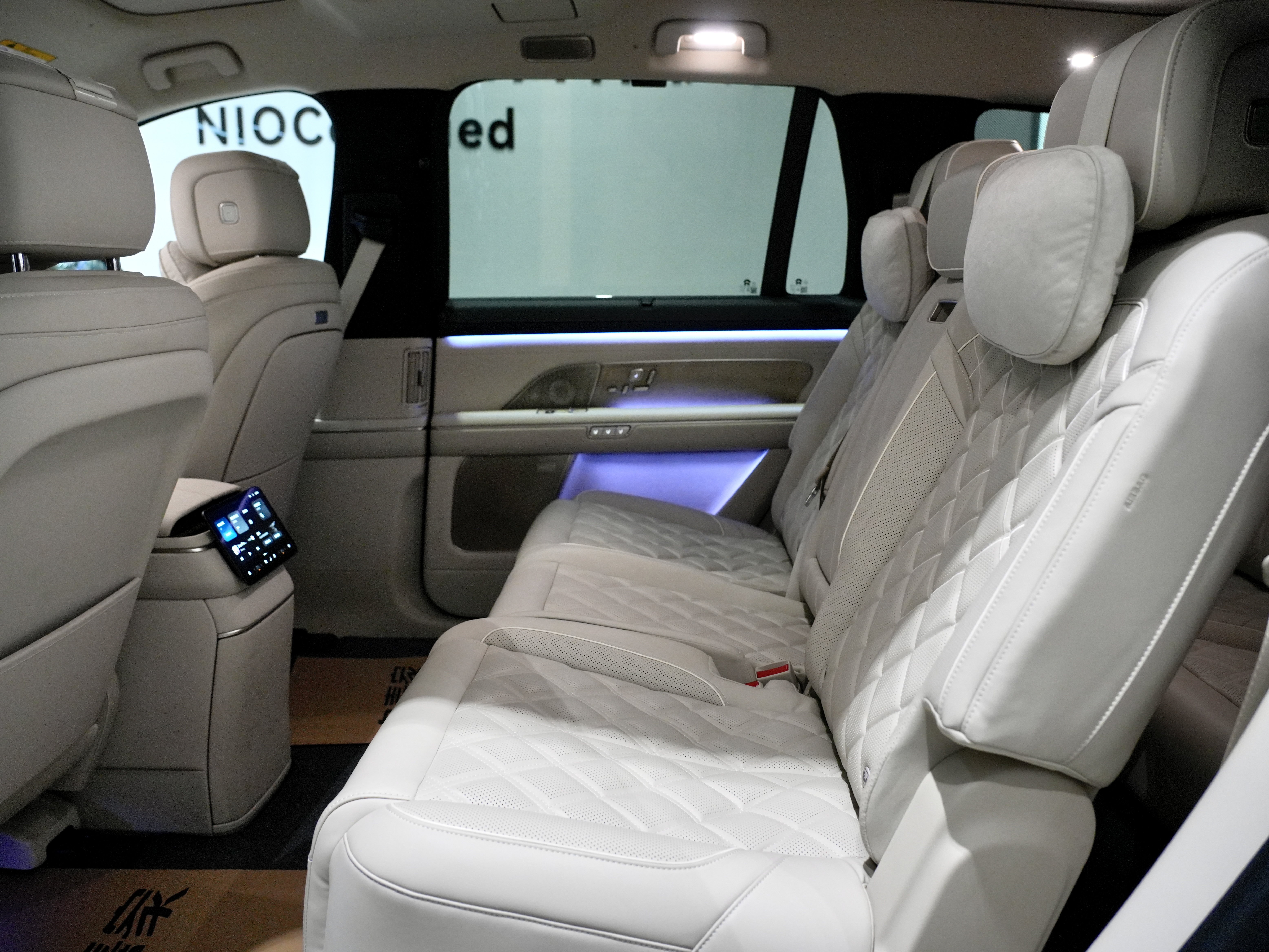 NIO ES8 2025 #13 NIO ES8 2025 car image #13