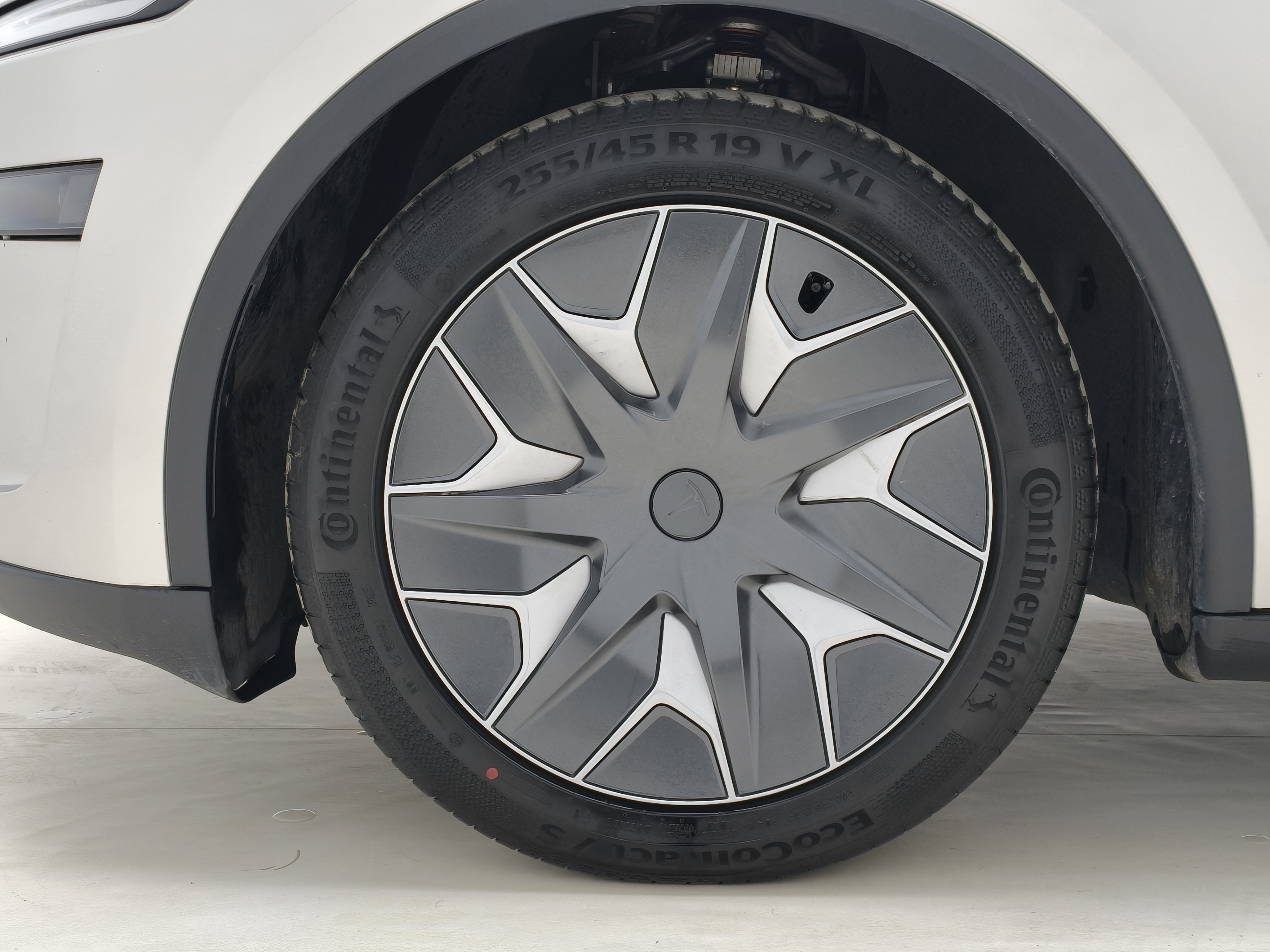 特斯拉 Model Y L 2025 汽车图片 #13