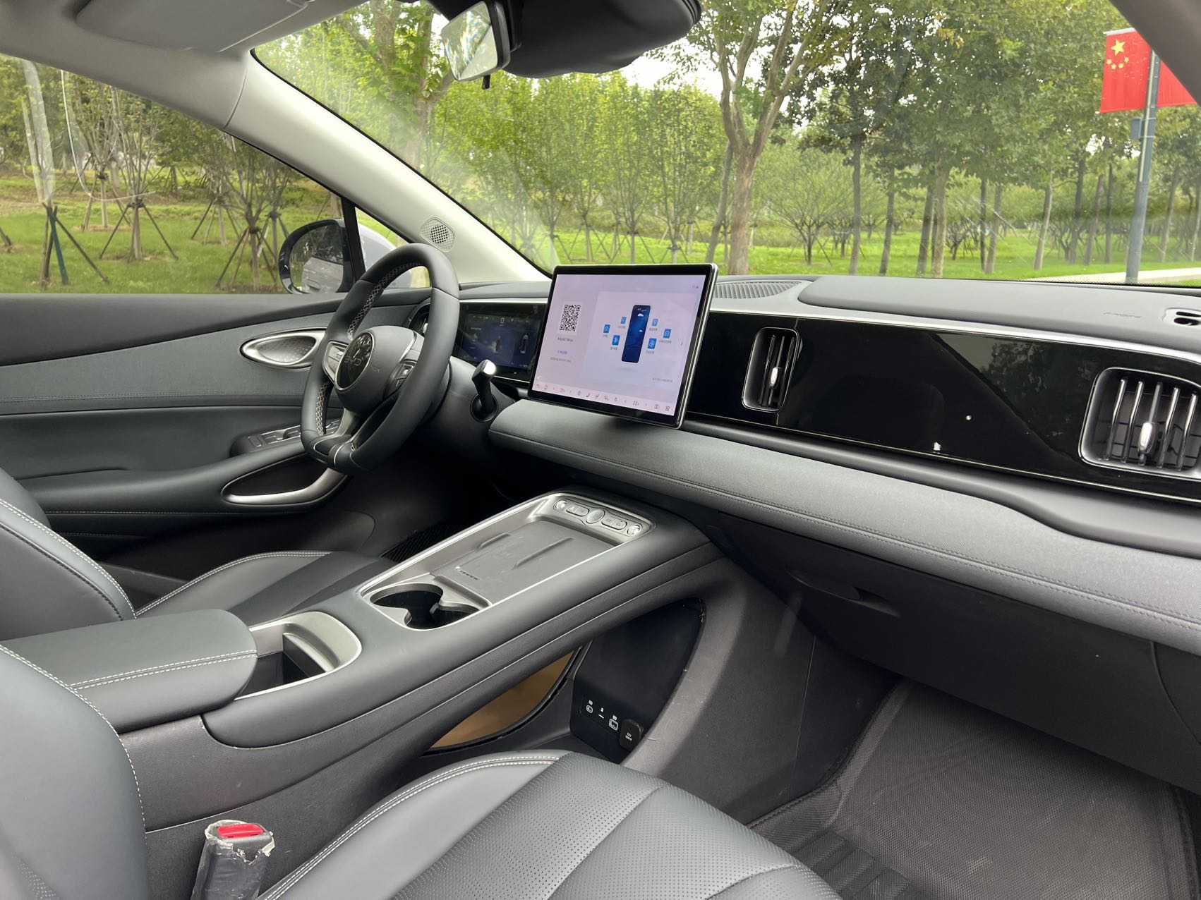 BYD Sea Lion 05 EV 2025 car image #13