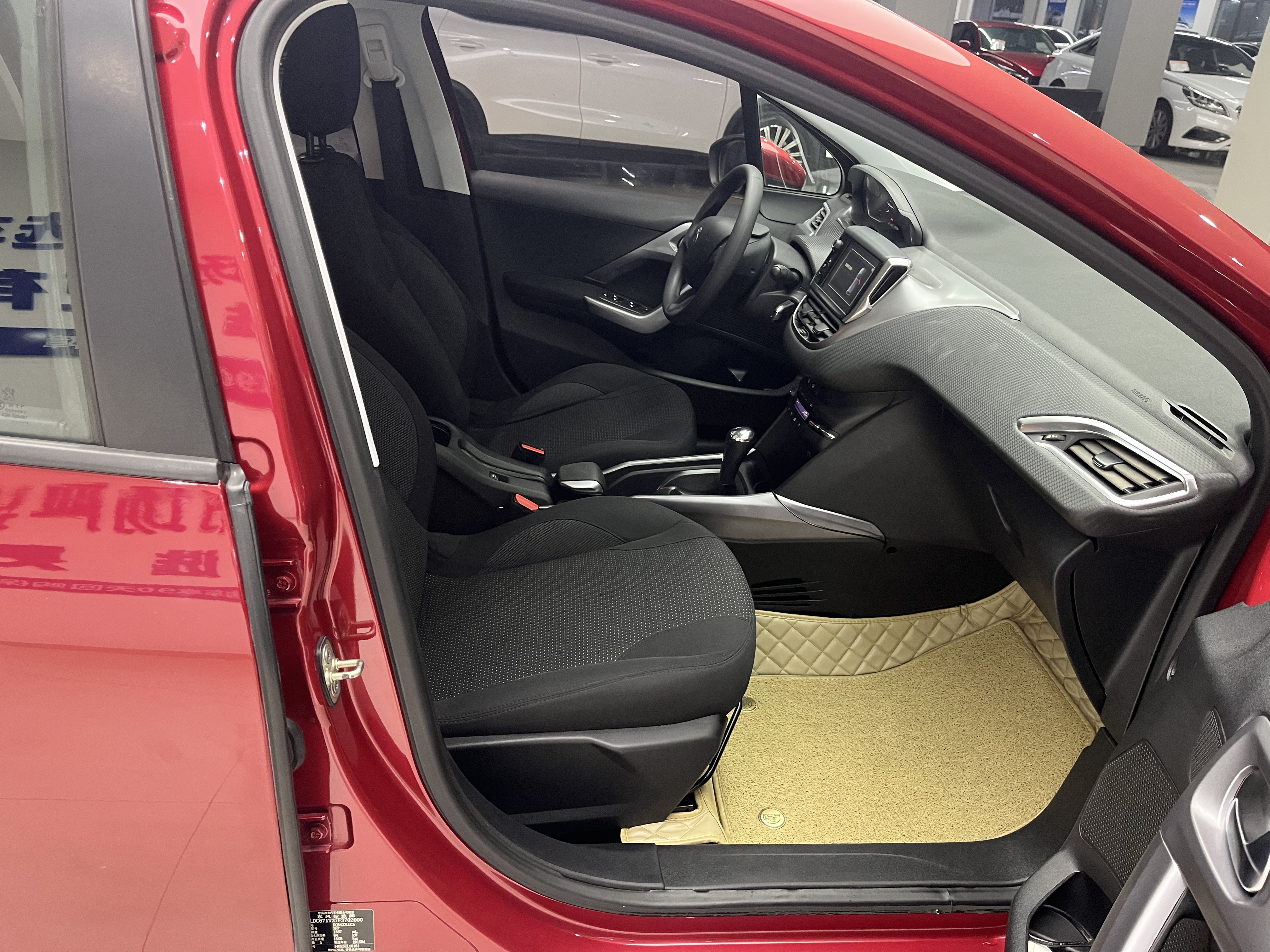 Peugeot 2008 2015 car image #13