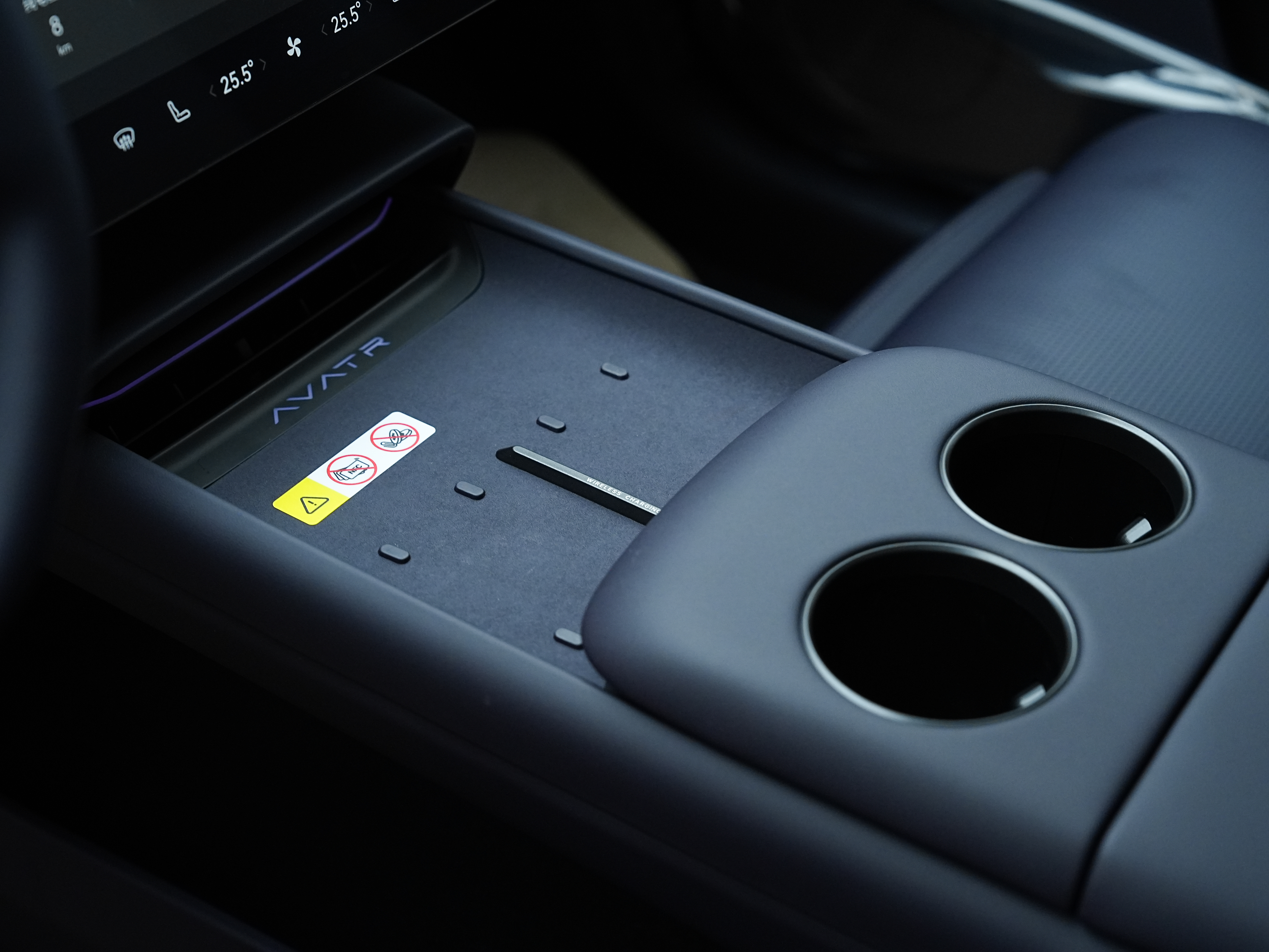 Avatr 06 2026 car image #13