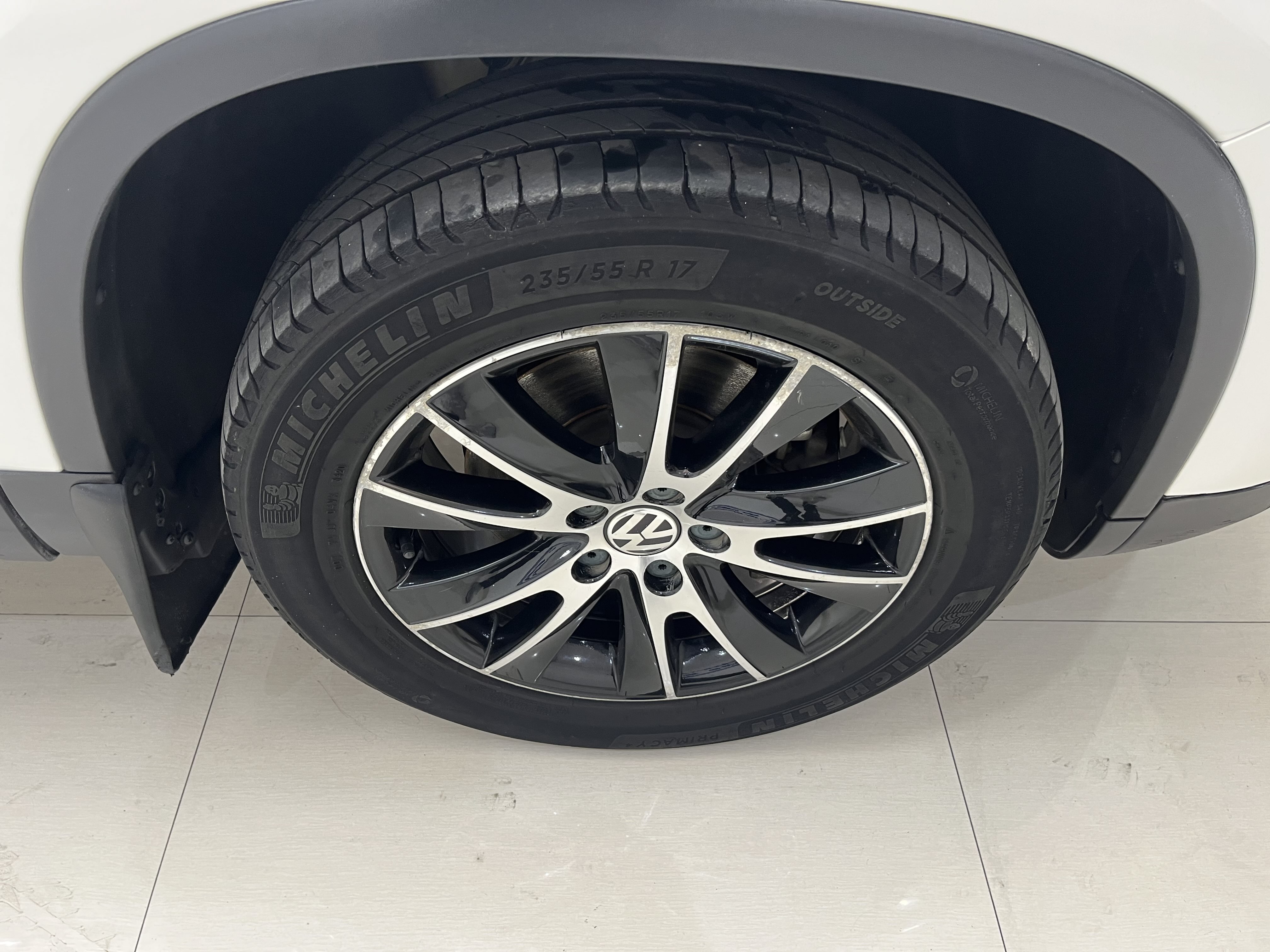 Volkswagen Tiguan 2015 car image #13