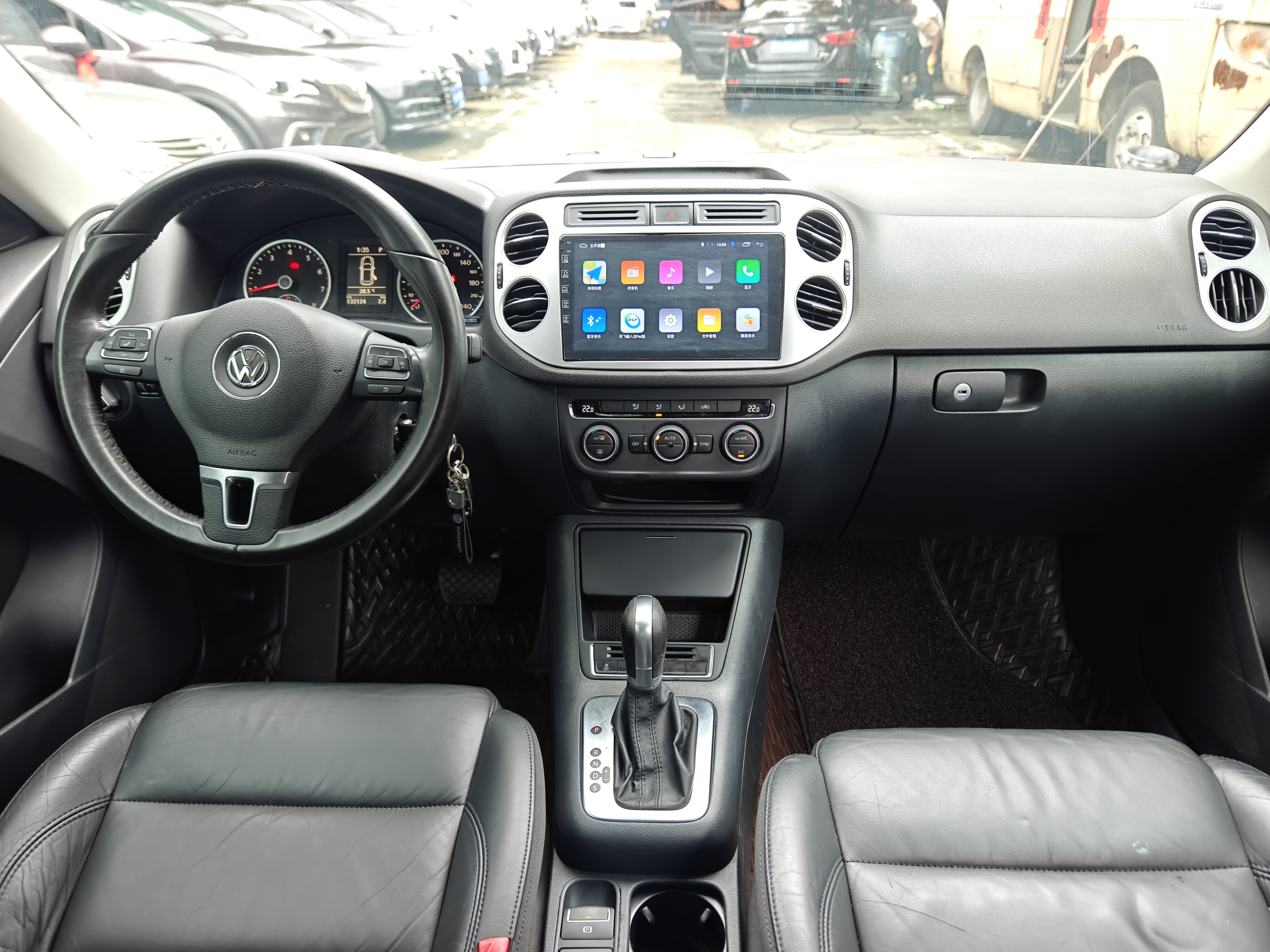 Volkswagen Tiguan 2014 car image #13