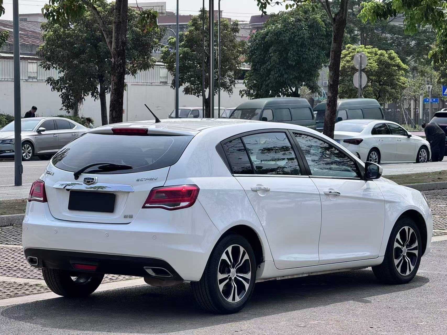 Emgrand 2015 #13 Emgrand 2015 car image #13