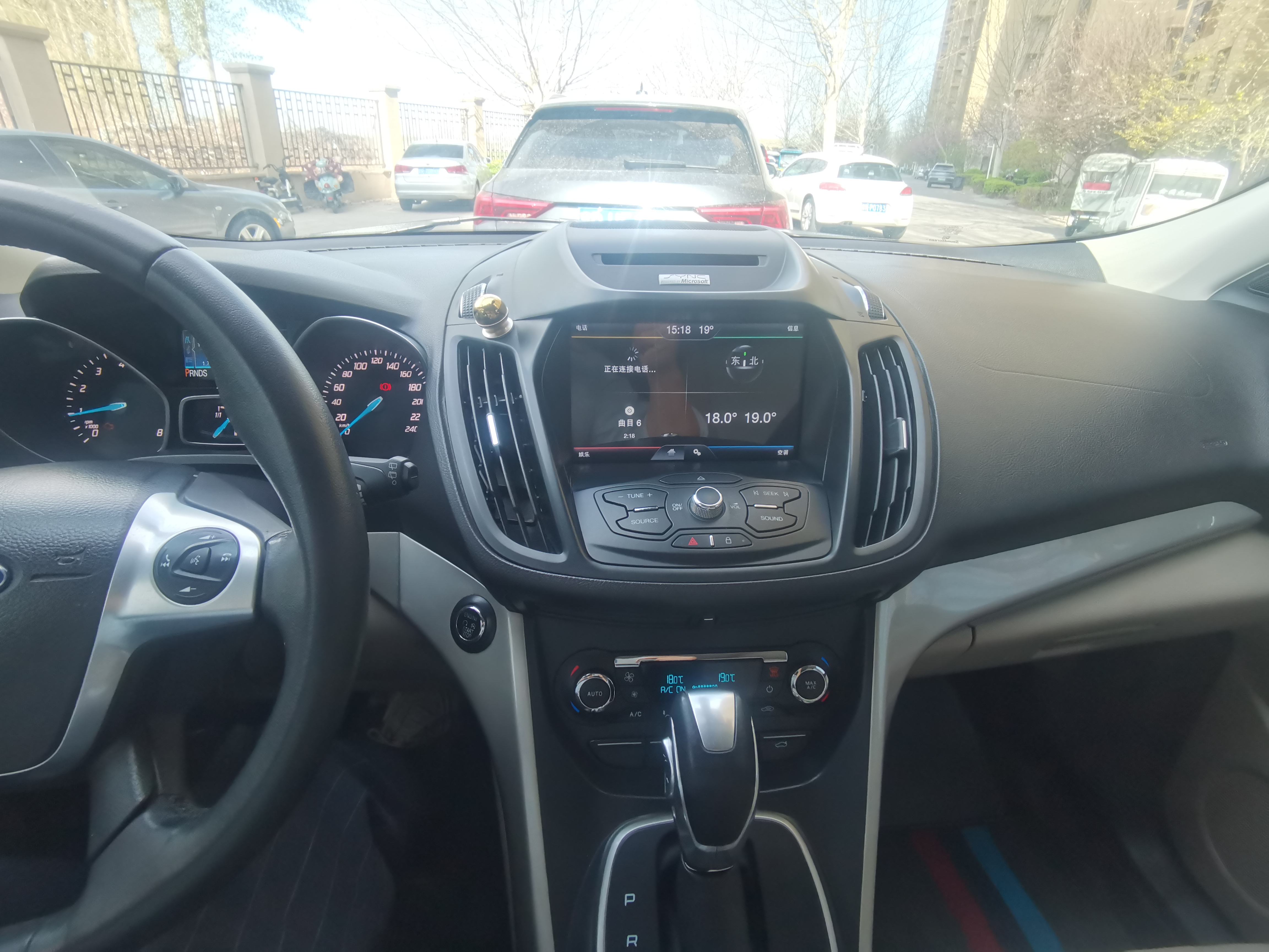 Ford Kuga 2015 #13 Ford Kuga 2015 car image #13