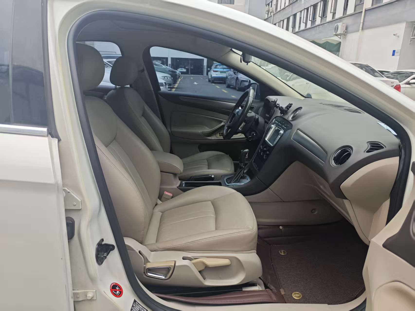 Ford Zhisheng 2014 #13 Ford Zhisheng 2014 car image #13