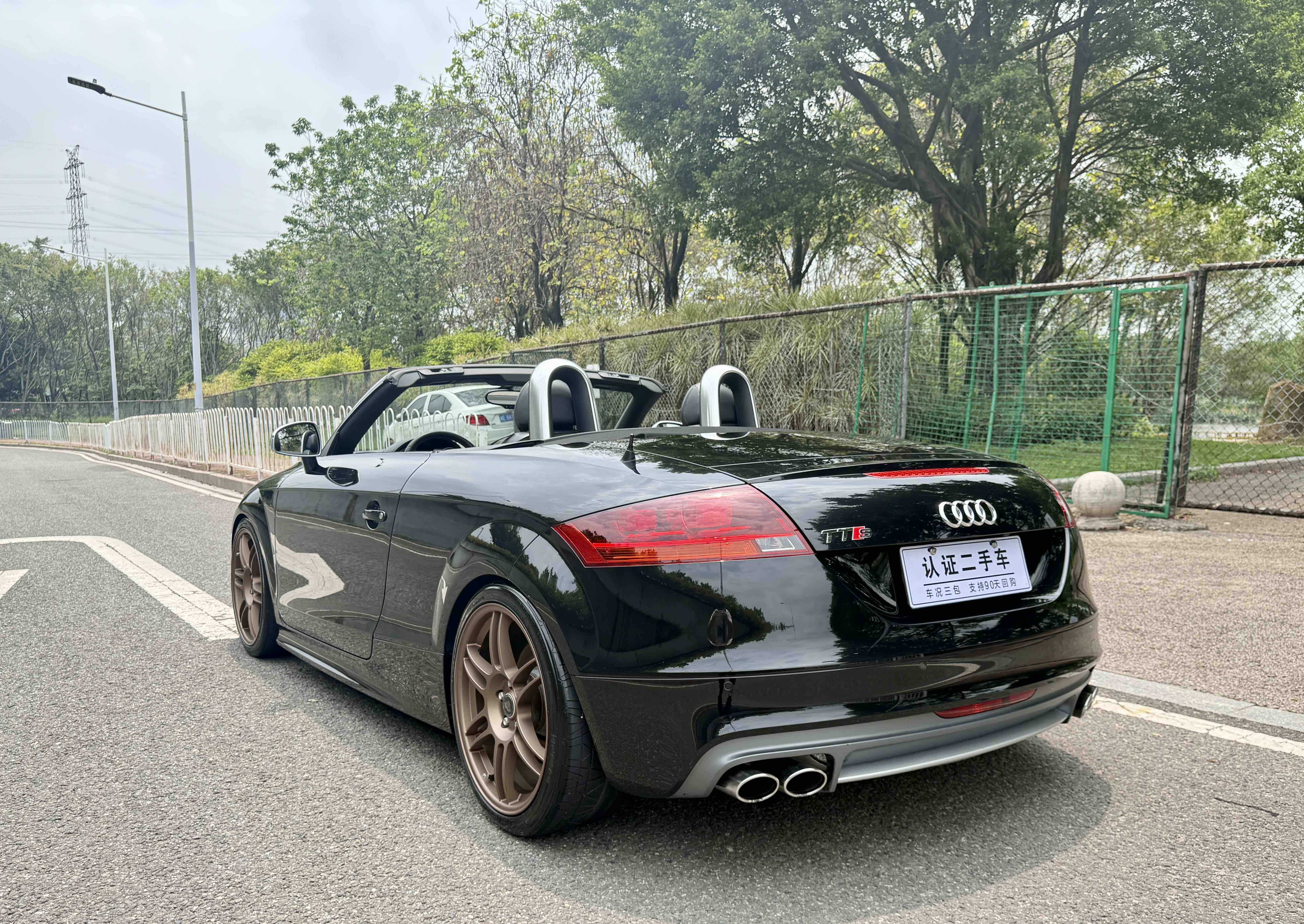 Audi TTS 2011 car image #13