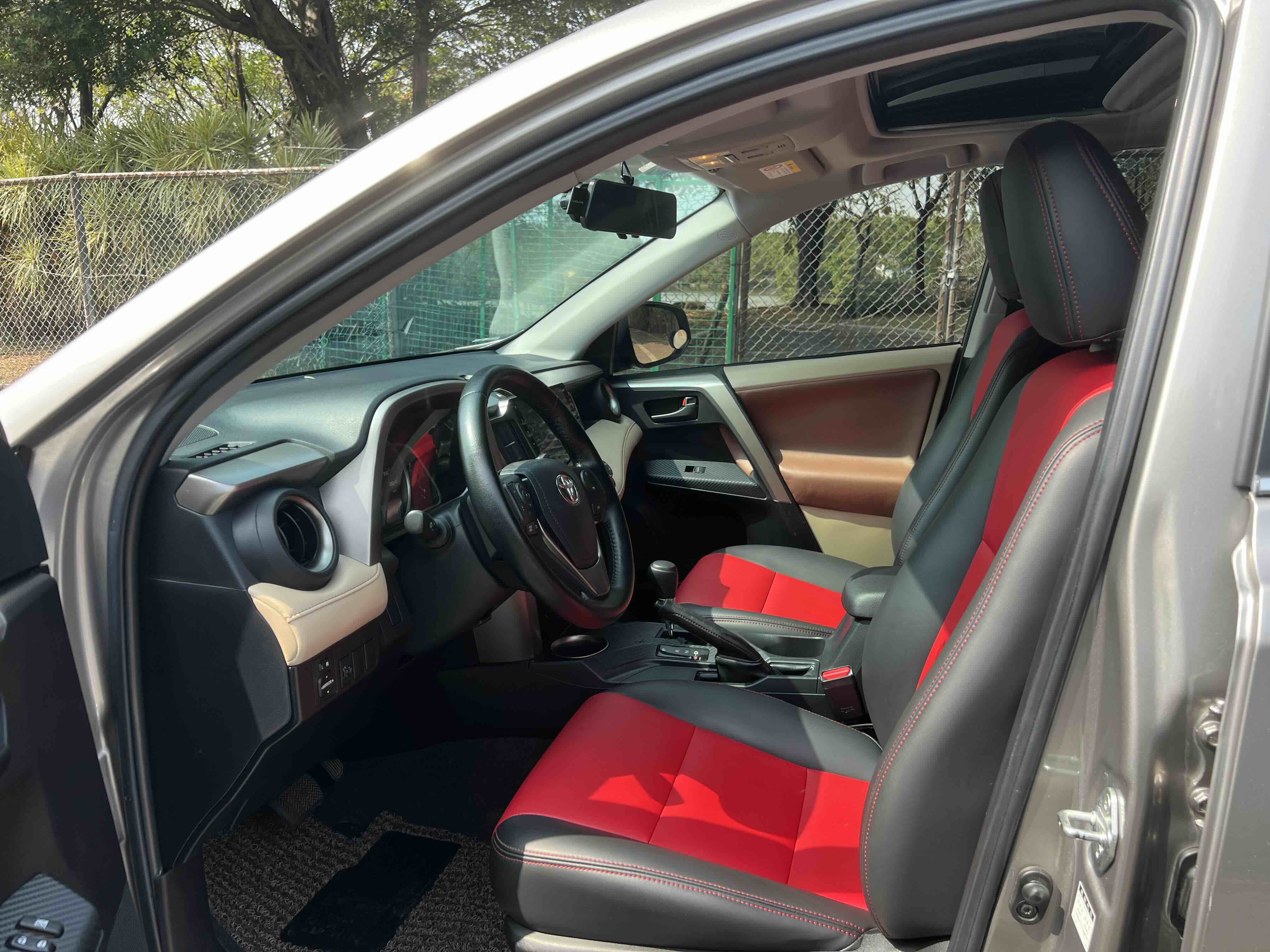 Toyota RAV4 2016 car image #13