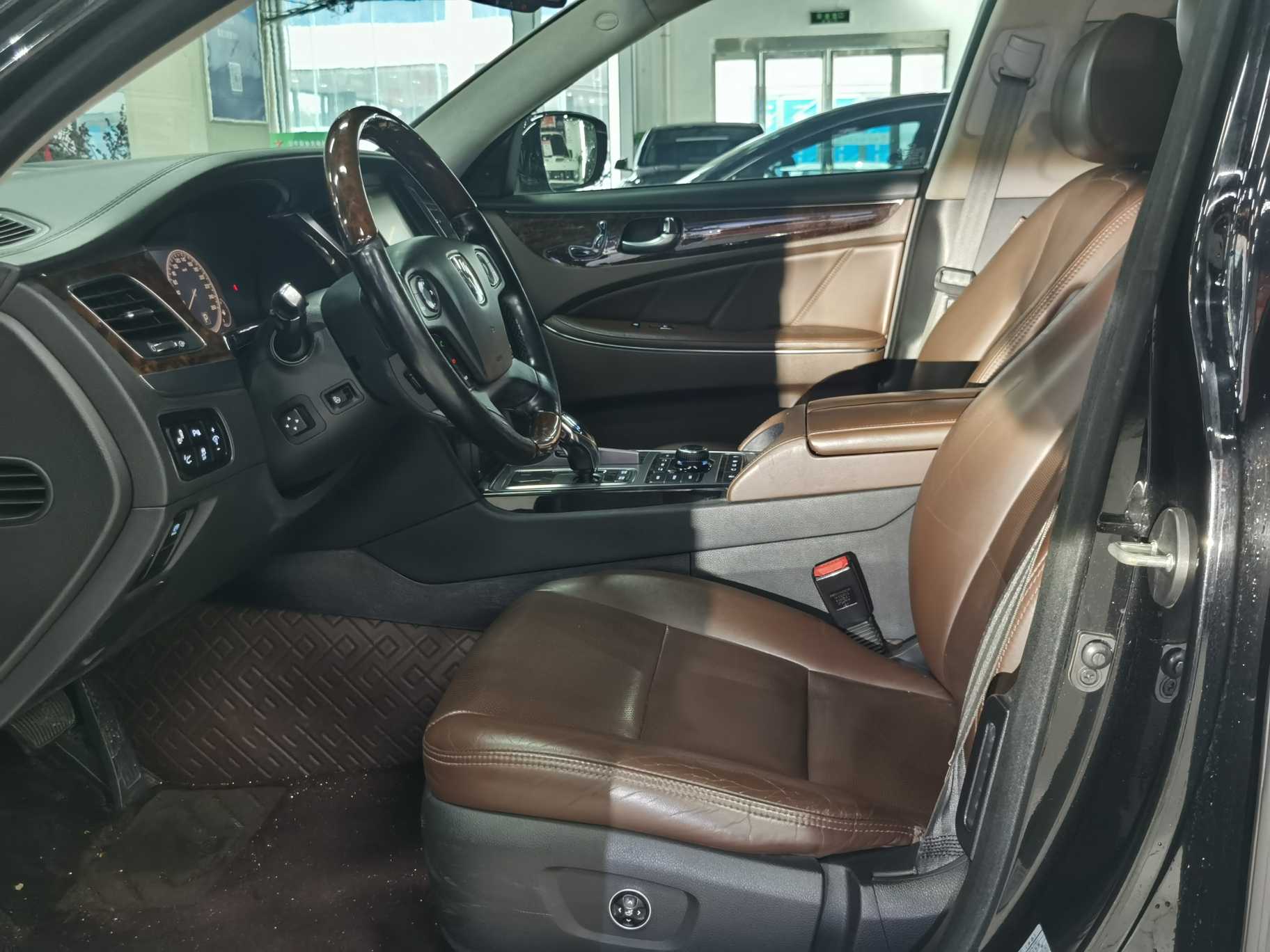 Hyundai Equus 2013 immagine di auto #13