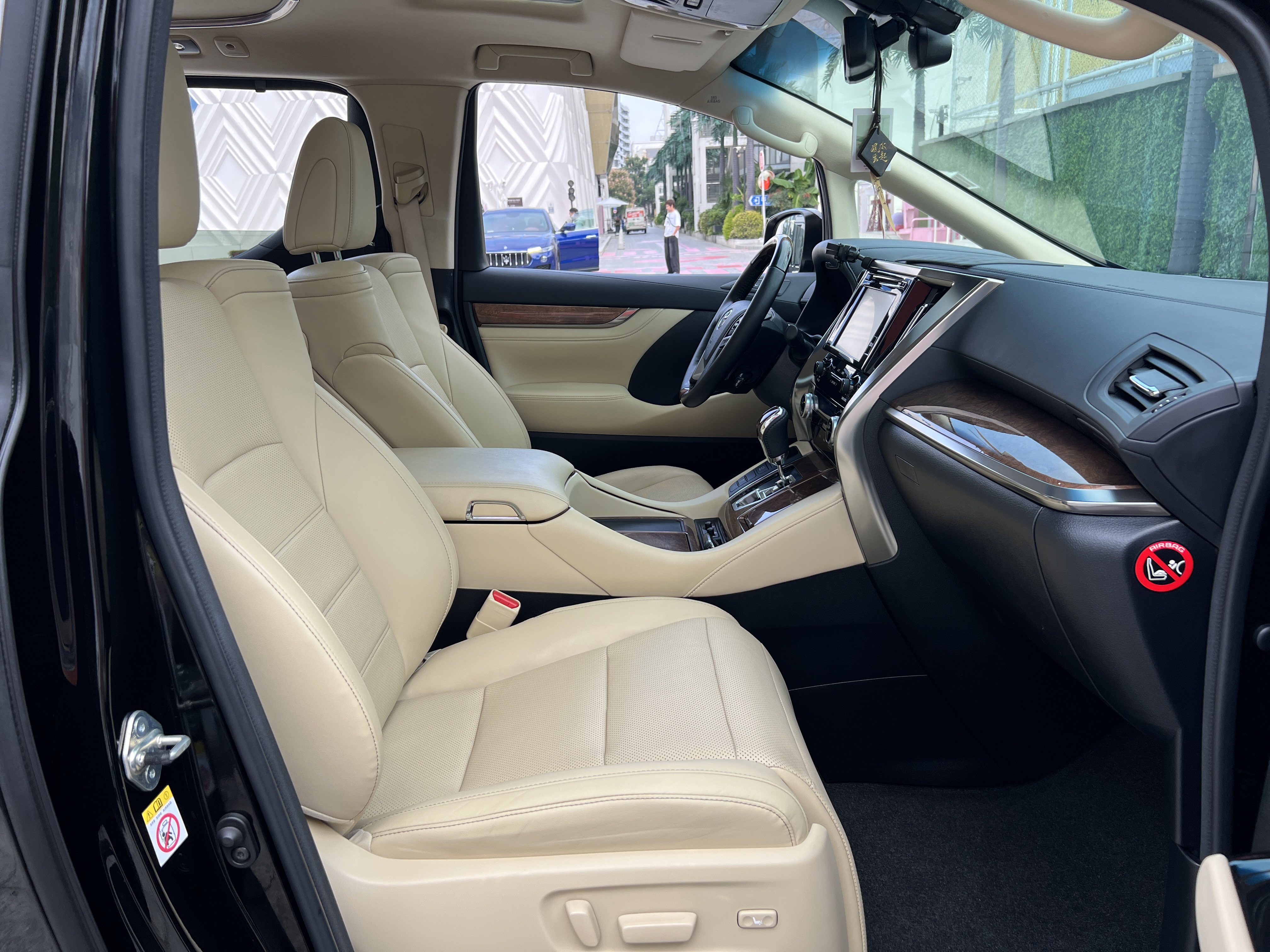 Toyota Alphard 2017 car image #13