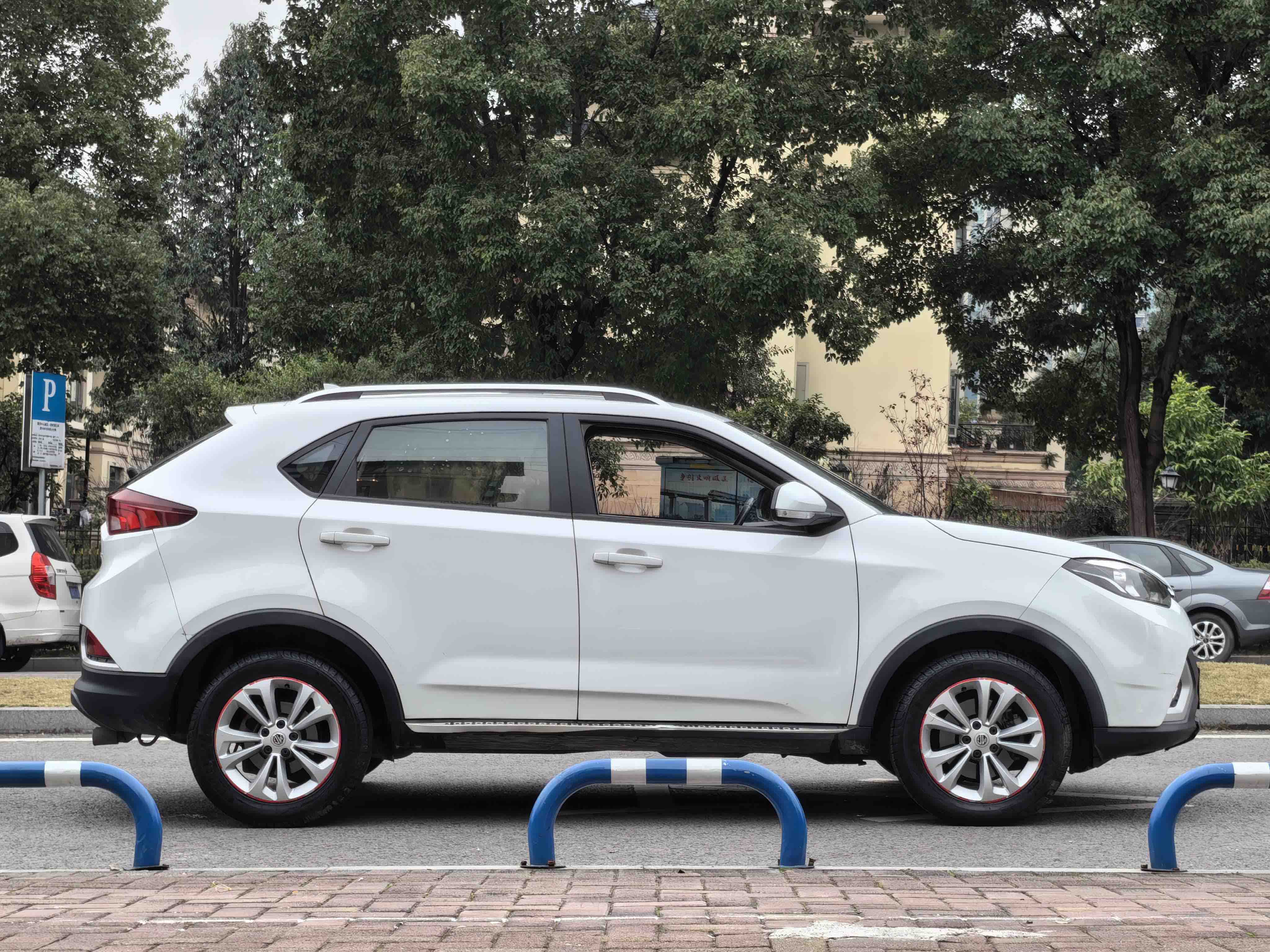 MG GS 2016 car image #13