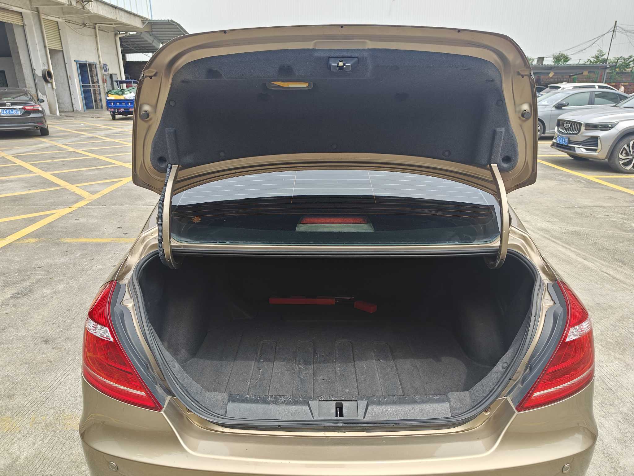 GEELY Emgrand 2015 #13 GEELY Emgrand 2015 car image #13