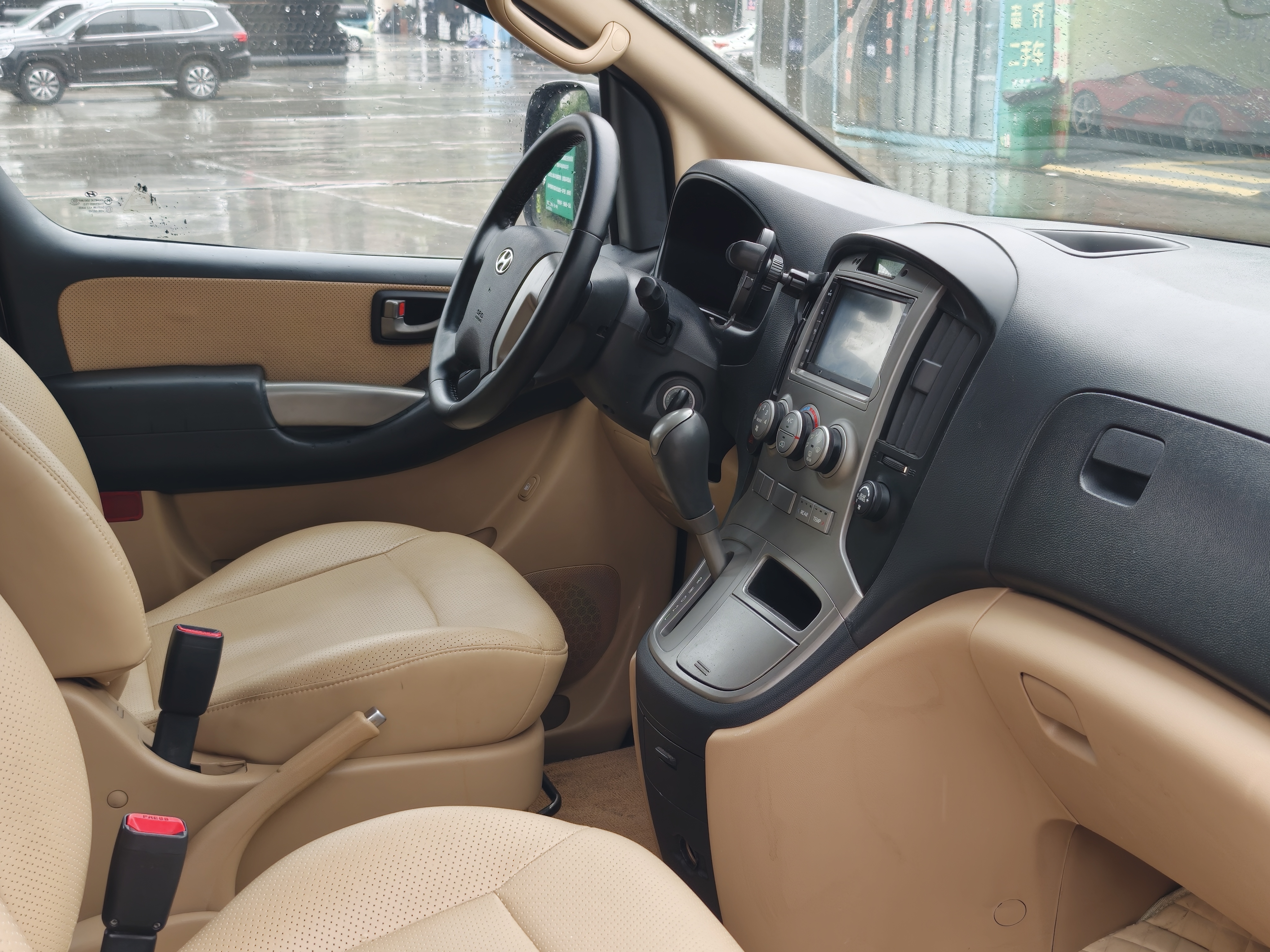 Hyundai H-1 2013 car image #13