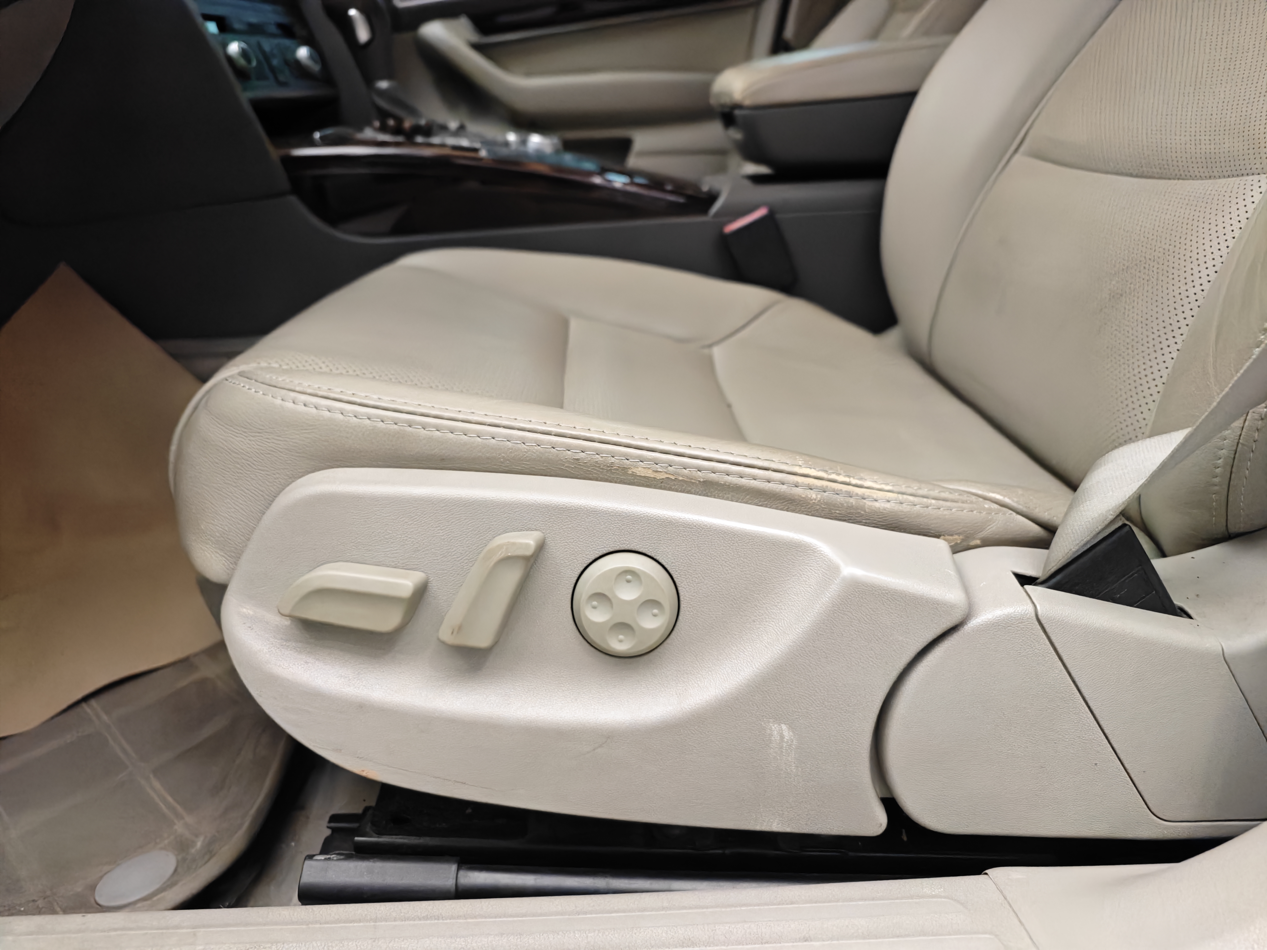 Audi A6L 2012 car image #13