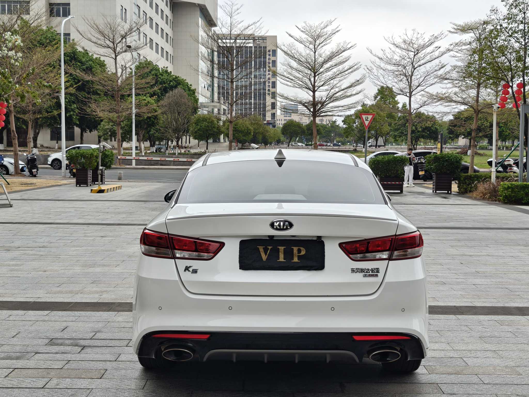 Kia K5 2017 car image #13