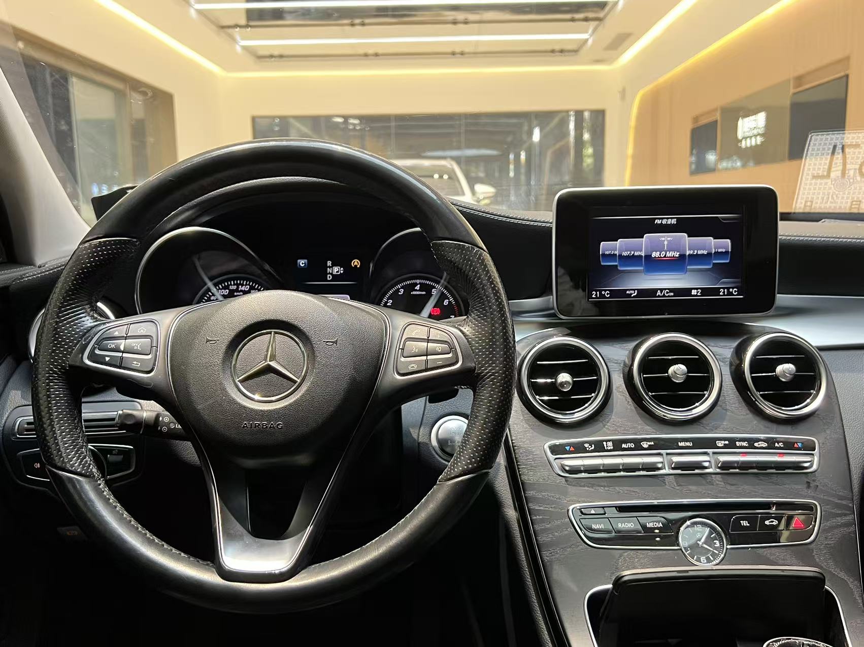 Mercedes-Benz C Class 2015 car image #13