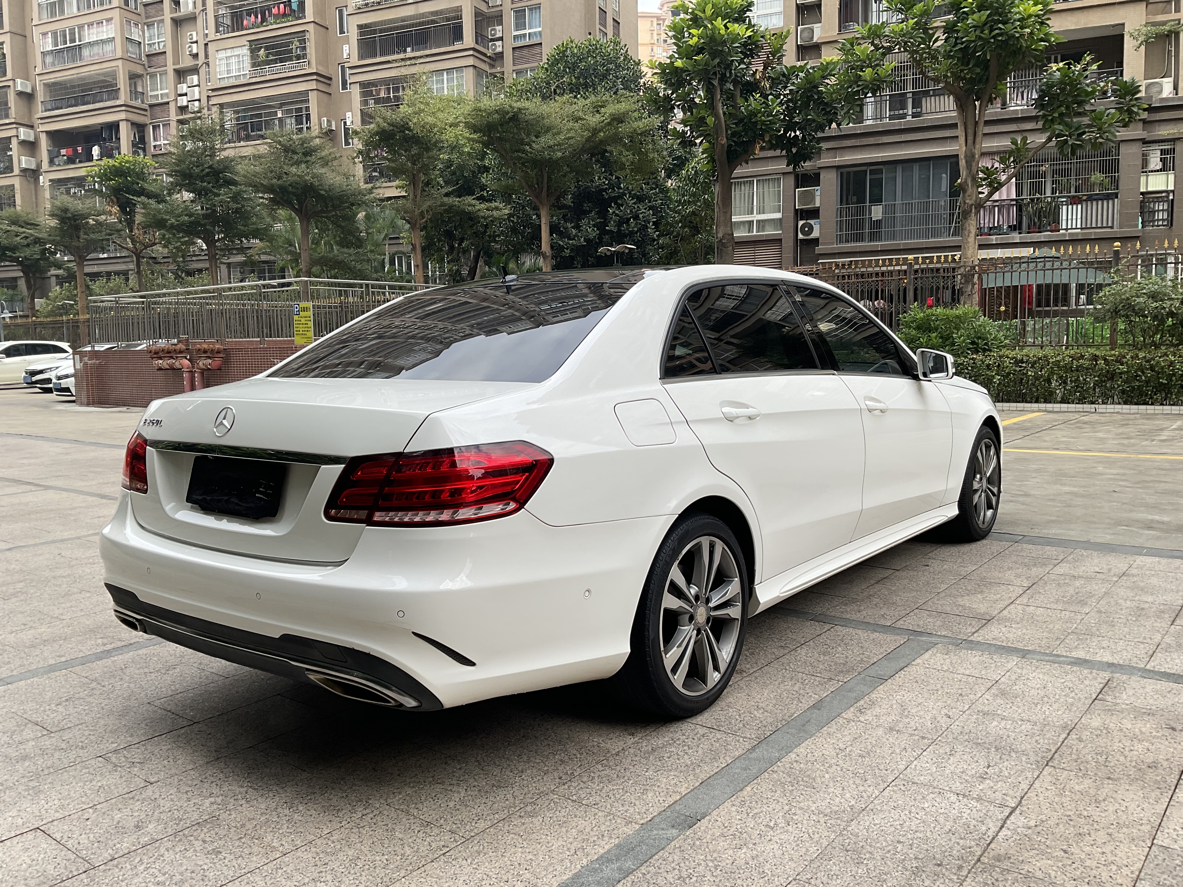 Mercedes-Benz E Class 2015 car image #13