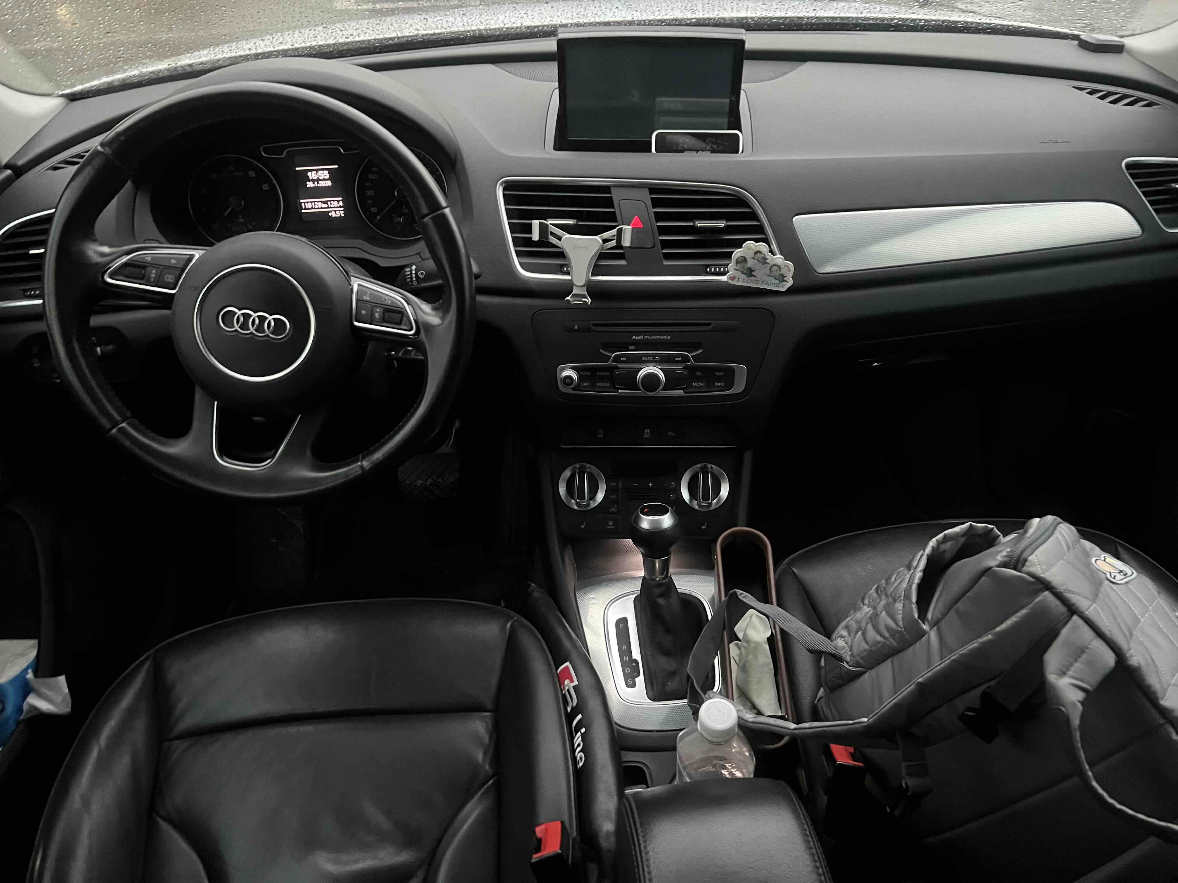 Audi Q3 2016 car image #13