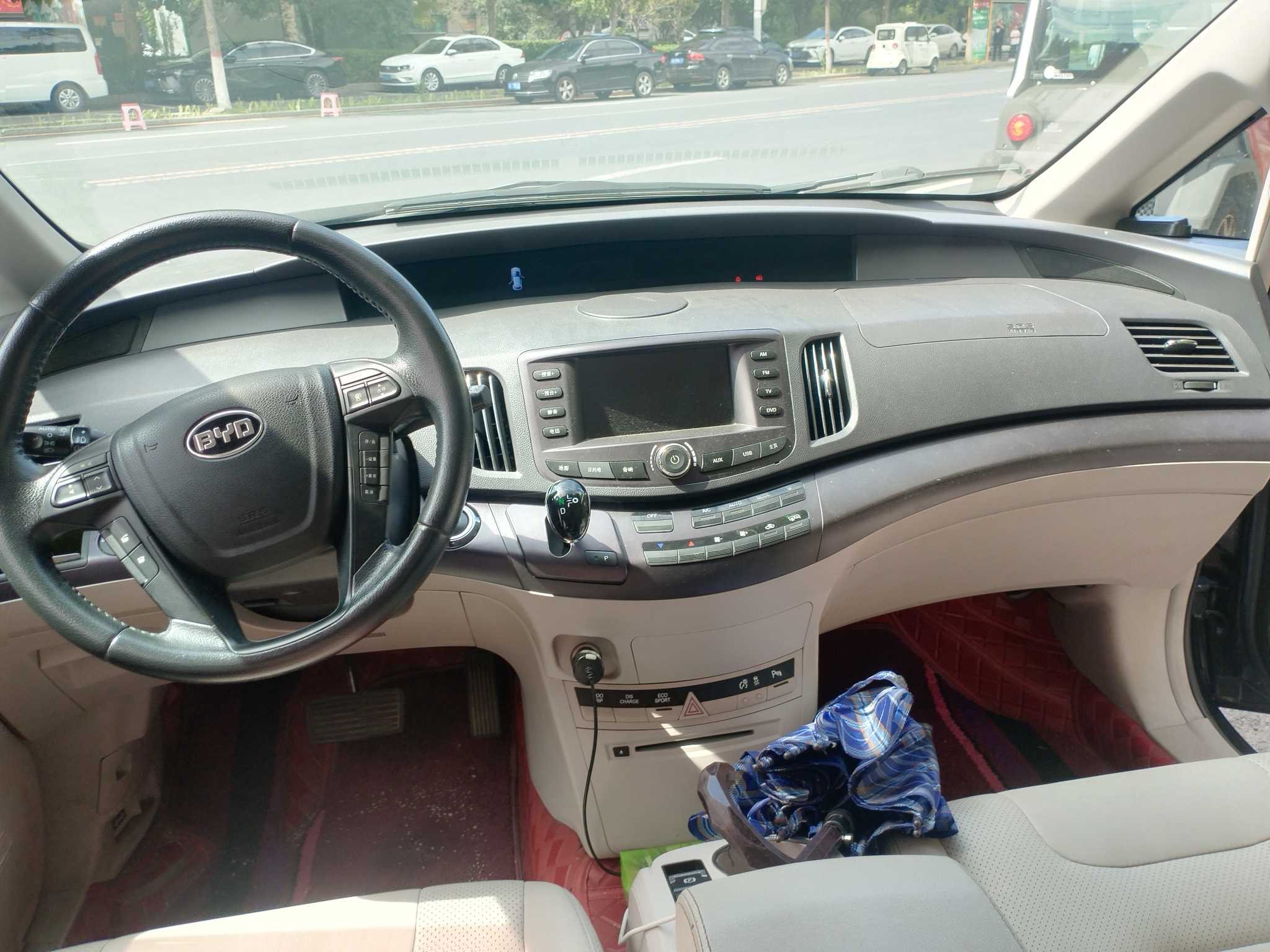 BYD e6 2015 car image #13