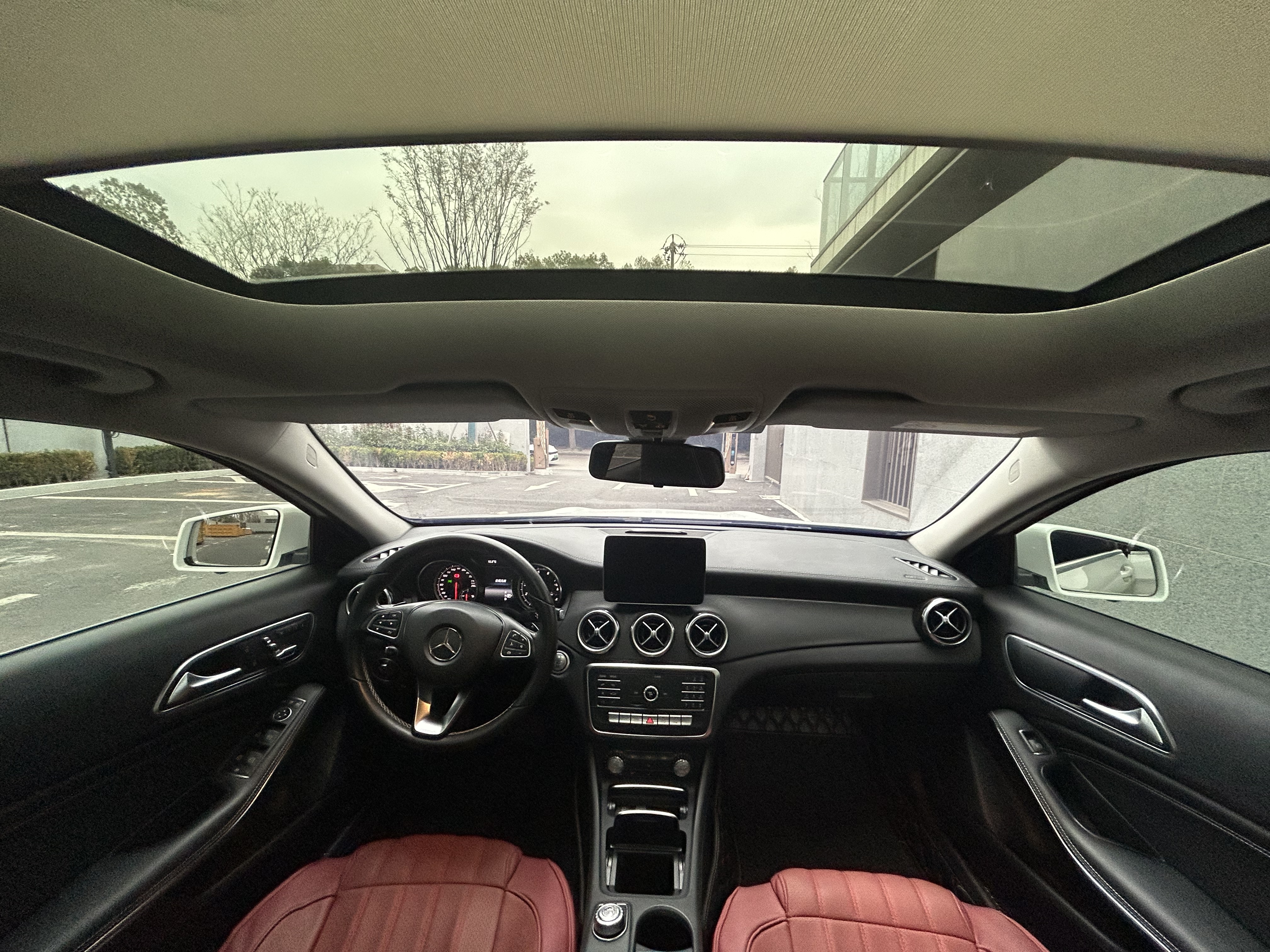 Mercedes-Benz GLA Class 2018 car image #13