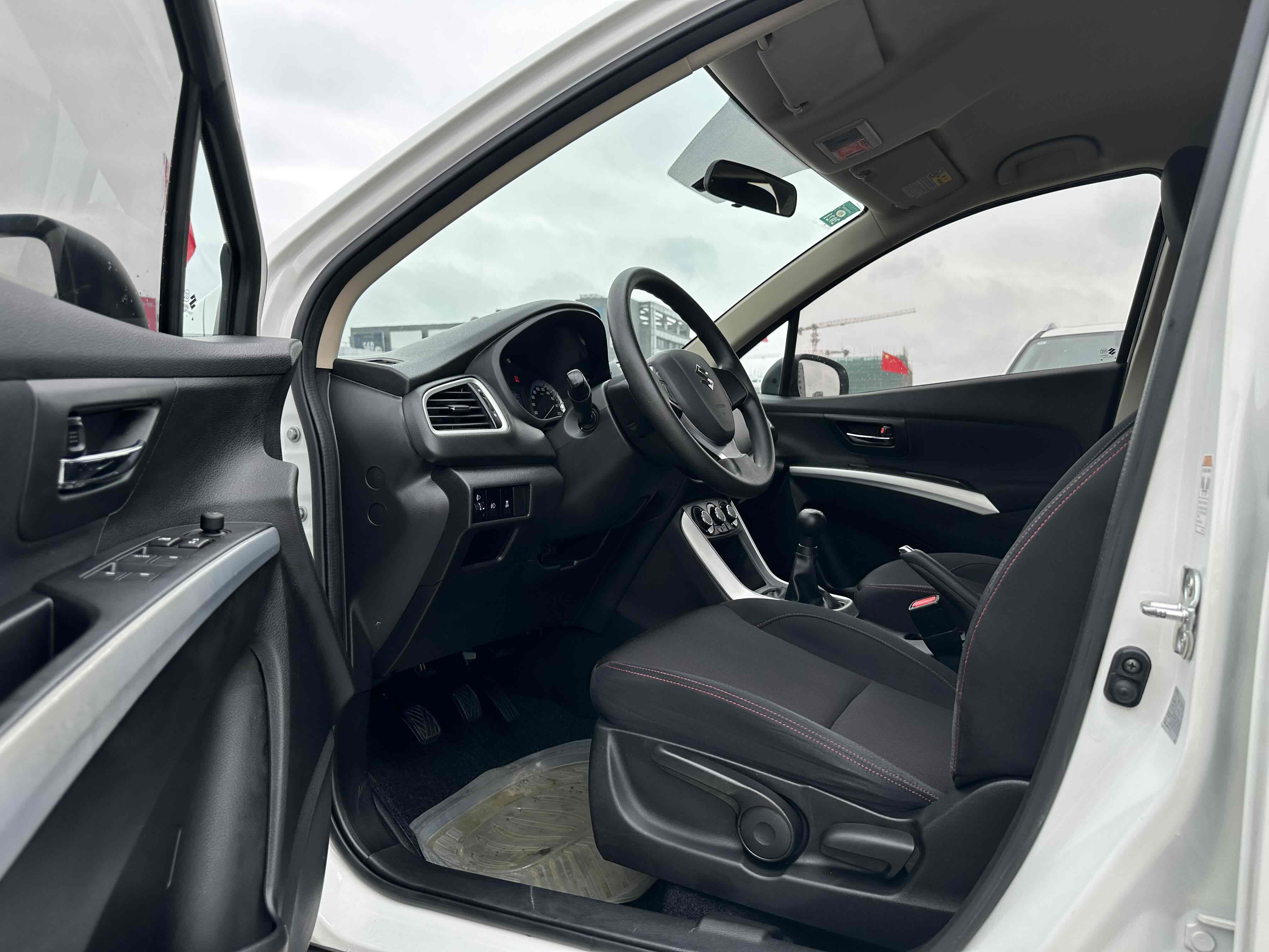 Suzuki S-Cross 2014 immagine di auto #13