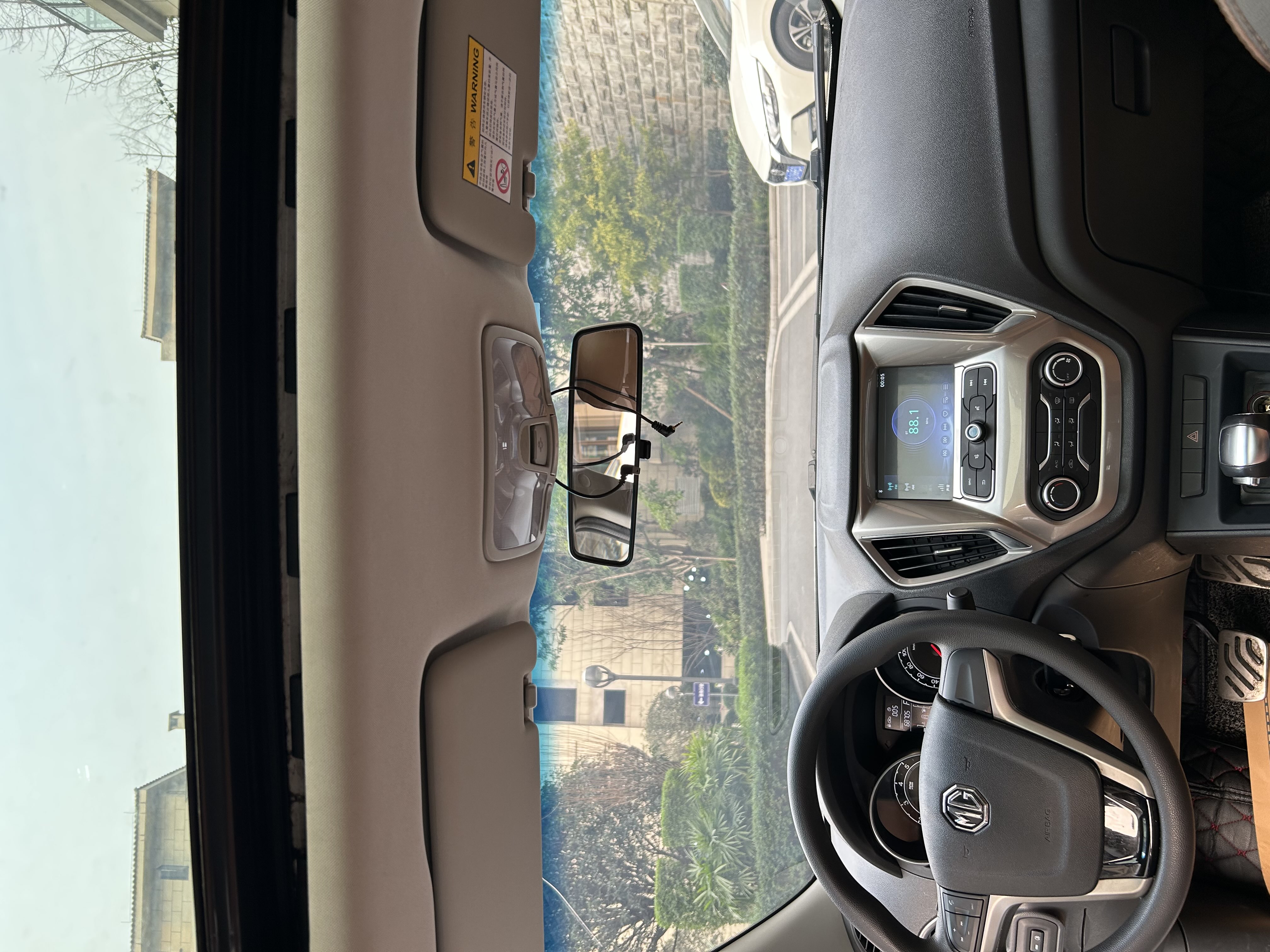 MG GT 2017 car image #13