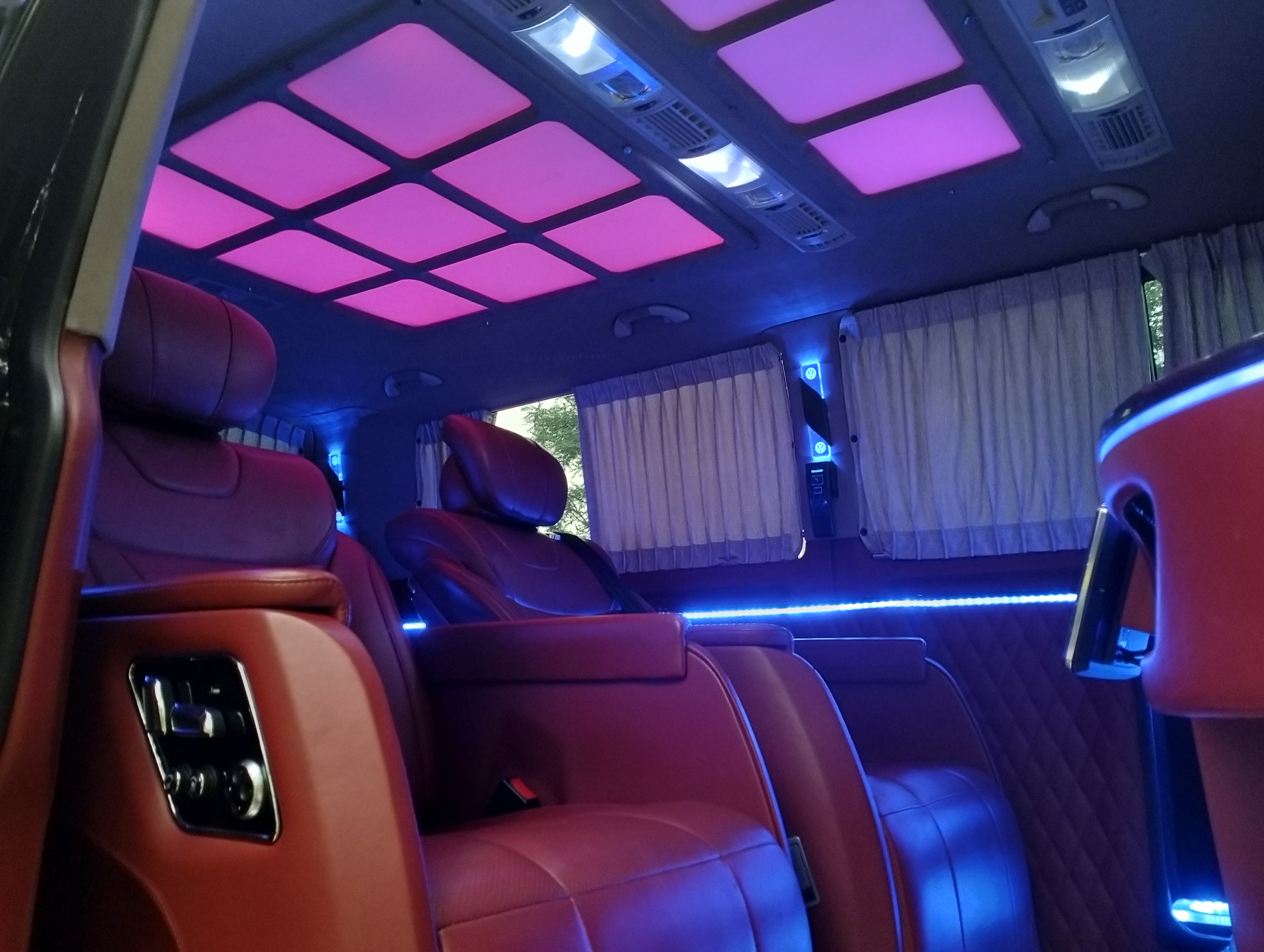 Volkswagen Caravelle 2018 car image #13