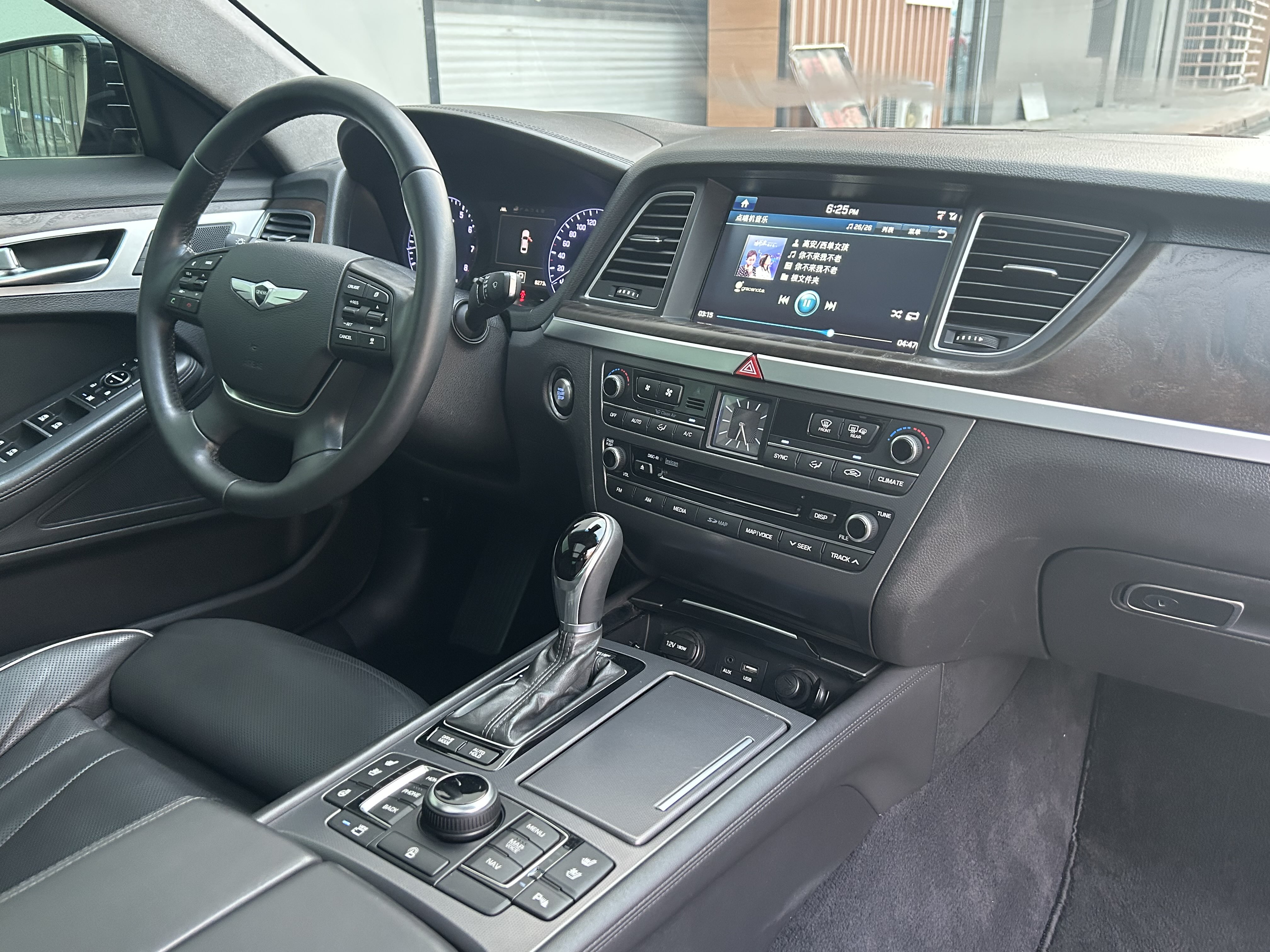 Hyundai Genesis 2015 immagine di auto #13