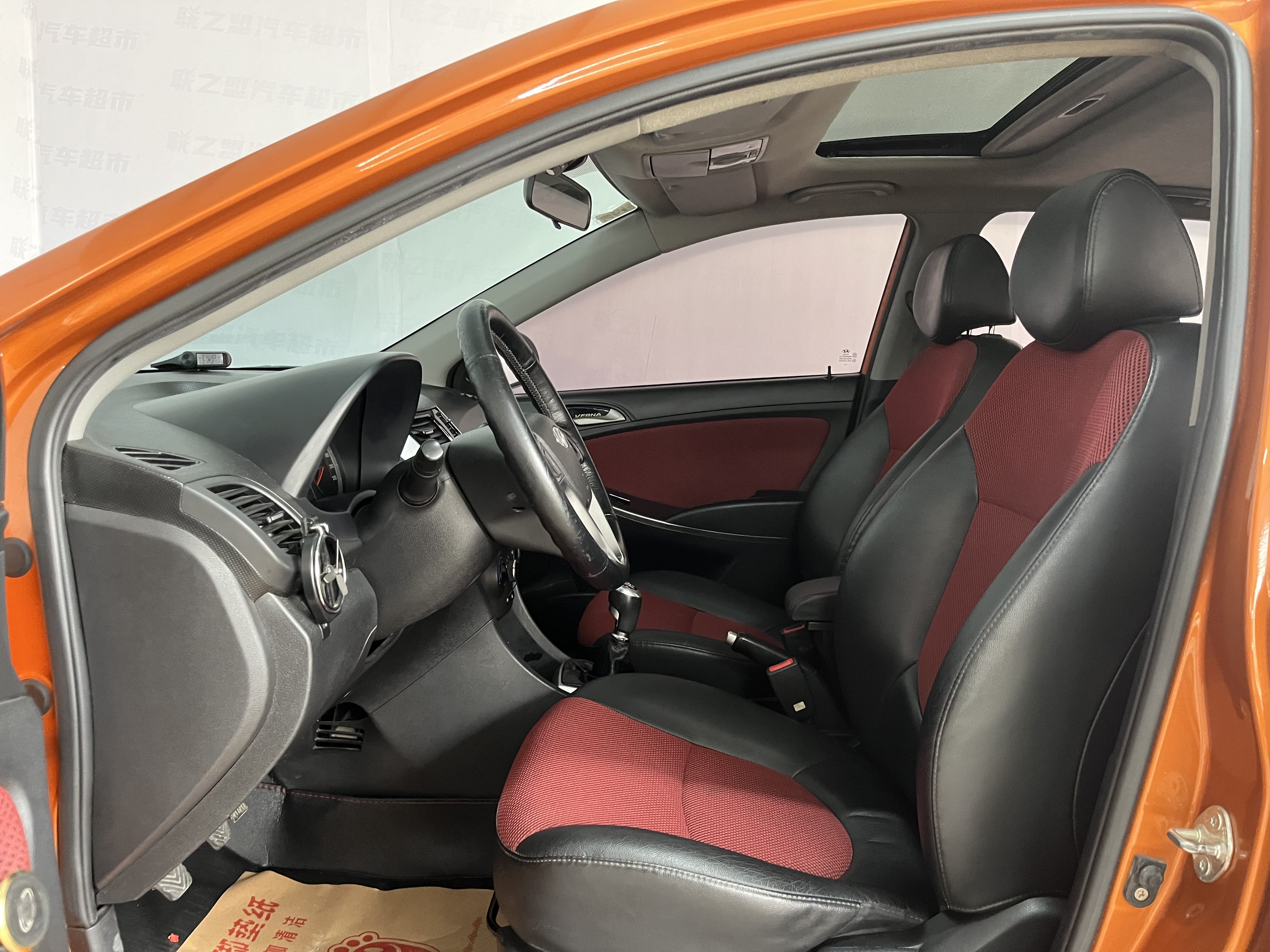 Hyundai Reina Hatchback 2014 car image #13