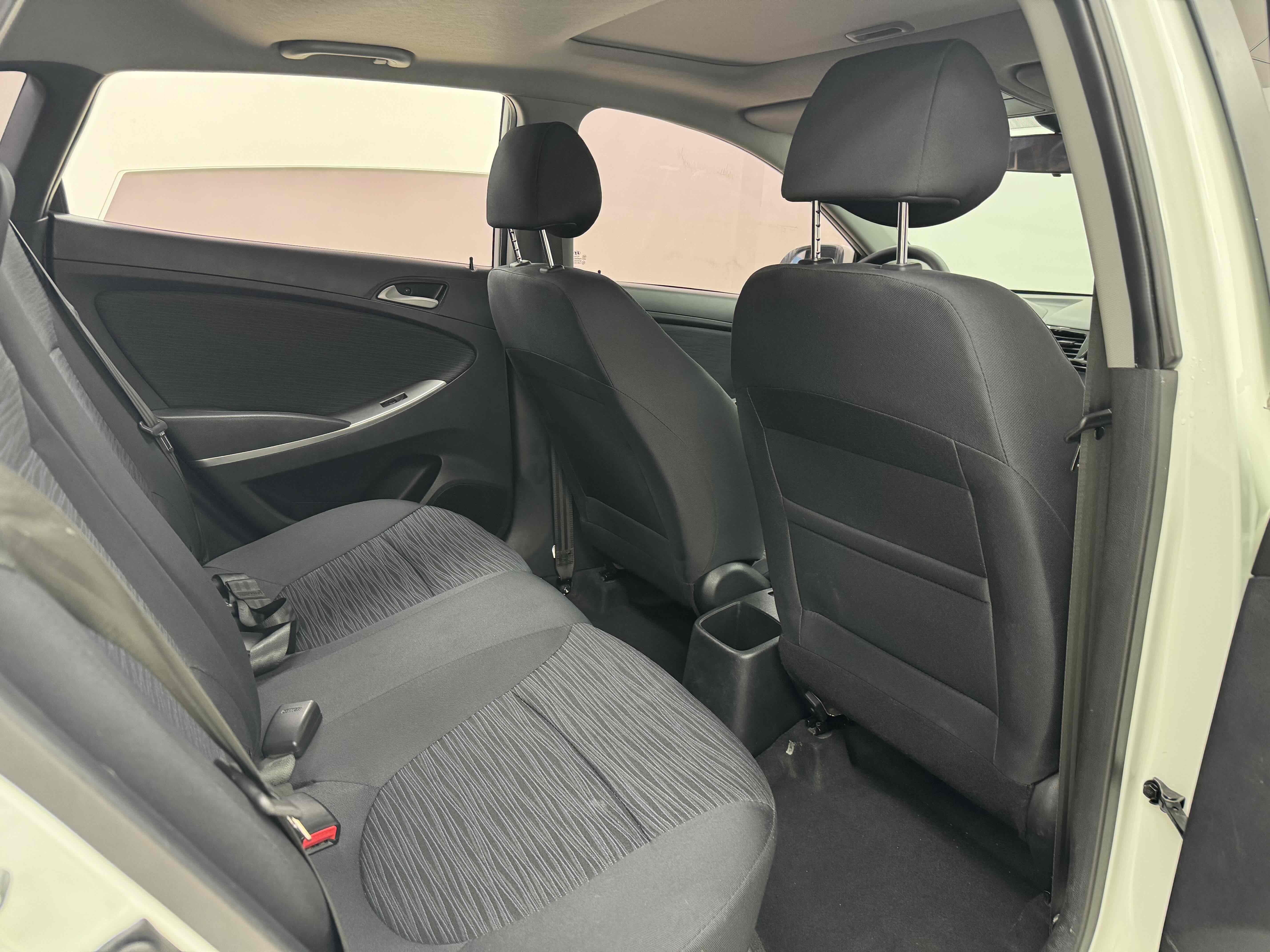 Hyundai Reina Hatchback 2015 #13 Hyundai Reina Hatchback 2015 car image #13